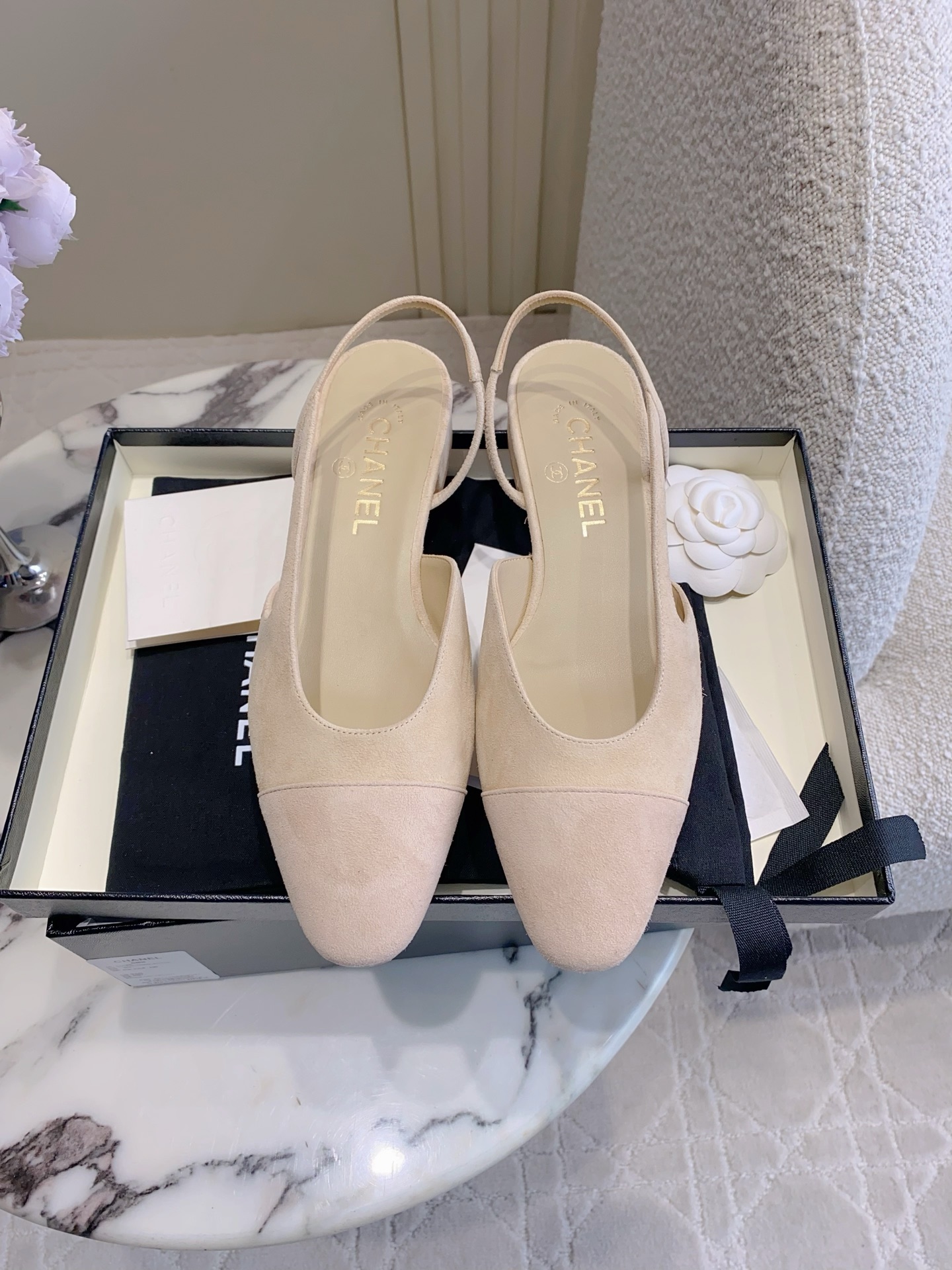 NO:781770,Top purchase version CHANE* new suede Slingback shoes, classic, simple and versatile, easy to wear and timeless, perfect comfort, original sheep suede upper, top grade sheepskin lining, Italian genuine leather outsole, flat bottom/5.5cm, size 35-41, sandals, chanel, sandals, sheepskin, chamois leather, Leather soles19860909顶级代购版本 CHANE*新款麂皮Slingback后空鞋 经典简约百搭 好穿不过时 舒适度满分 鞋面原版羊反绒 内里垫脚顶级羊皮 意大利真皮大底 平底/5.5cm 尺码35-41,凉鞋,chanel,sandals,sheepskin,chamois leather,Leather soles,Women's Shoes