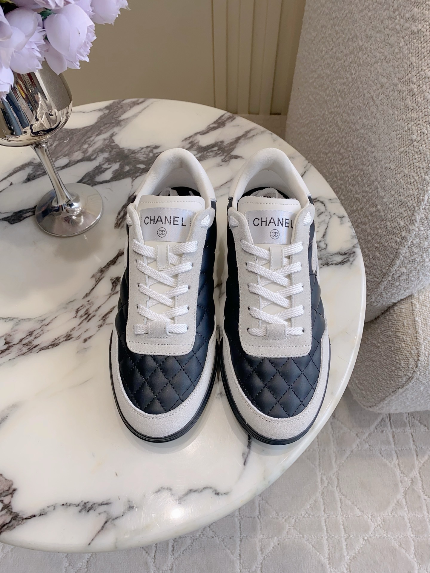 NO:787274,CHANE* new diamond casual shoes, sneakers, moral training shoes, panda color matching, Coco girls must buy. You can always trust the vision of Chanel designers. Perfect comfort on the feet. No pressure on the feet. Size 35-39 (40 41 custom-made), casual shoes/sneakers, chanel, chanel, sneakers19860909CHANE*新款菱格休闲鞋运动鞋 德训鞋 熊猫配色 Coco女孩必入 永远可以相信香奈儿设计师的眼光 上脚绝绝子 舒适度满分 上脚无压力 尺码35-39（40 41定做）,休闲鞋/运动鞋,chanel,chanel,sneakers,Women's Shoes