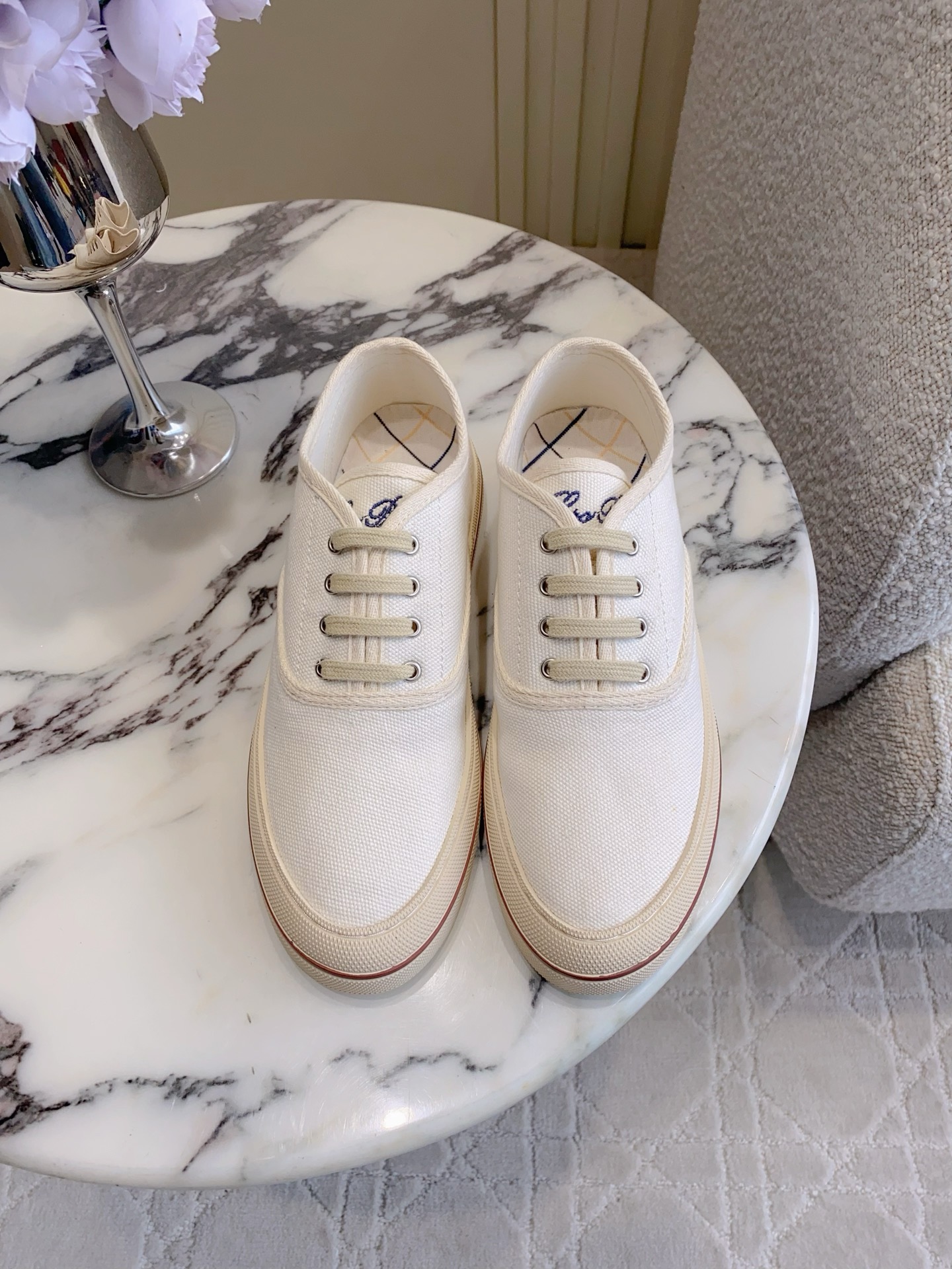 NO:788398,Loro Pian* LP new casual canvas shoes, simple and comfortable, old money style, super versatile!  Size 35-39 (40 customized), casual shoes/sports shoes, loro piana, loro piana, sneakers19860909Loro Pian* LP新款休闲鞋帆布鞋 简约舒适老钱风 超级百搭款！ 尺码35-39（40定做）,休闲鞋/运动鞋,loro piana,loro piana,sneakers,Women's Shoes