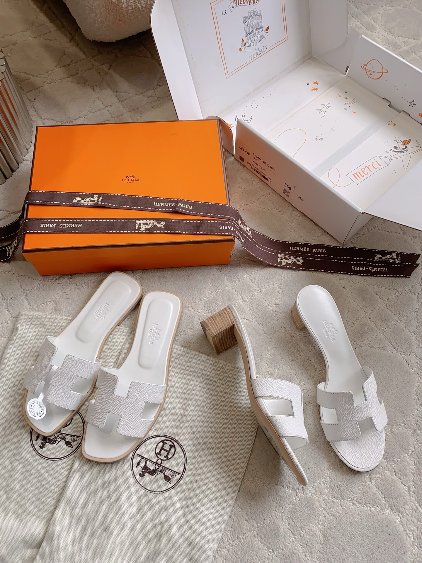 NO:787575,Top purchasing version Herme* Classic H slippers and sandals Purchasing level Every frame matches the version counter Super texture Simple old money style Fashionable and versatile Super comfortable Every detail is done to the extreme Original original calfskin for the uppers Top original sheepskin for the lining Handmade Italian genuine leather outsole Flat bottom/5cm Size 35-39 (40 41  42 customized), slippers, hermes, sandals, slippers, cowhide, sheepskin, Leather soles19860909顶级代购版本 Herme* 经典款H拖鞋凉鞋 代购级别 每一帧都对版专柜 超有质感 简约老钱风 时尚又百搭 超级舒服 每个细节都做到极致  鞋面原版原厂小牛皮 内里垫脚顶级原版羊皮 手工意大利真皮大底 平底/5cm 尺码35-39（40 41 42定做）,拖鞋,hermes,sandals,slippers,cowhide,sheepskin,Leather soles,Women's Shoes