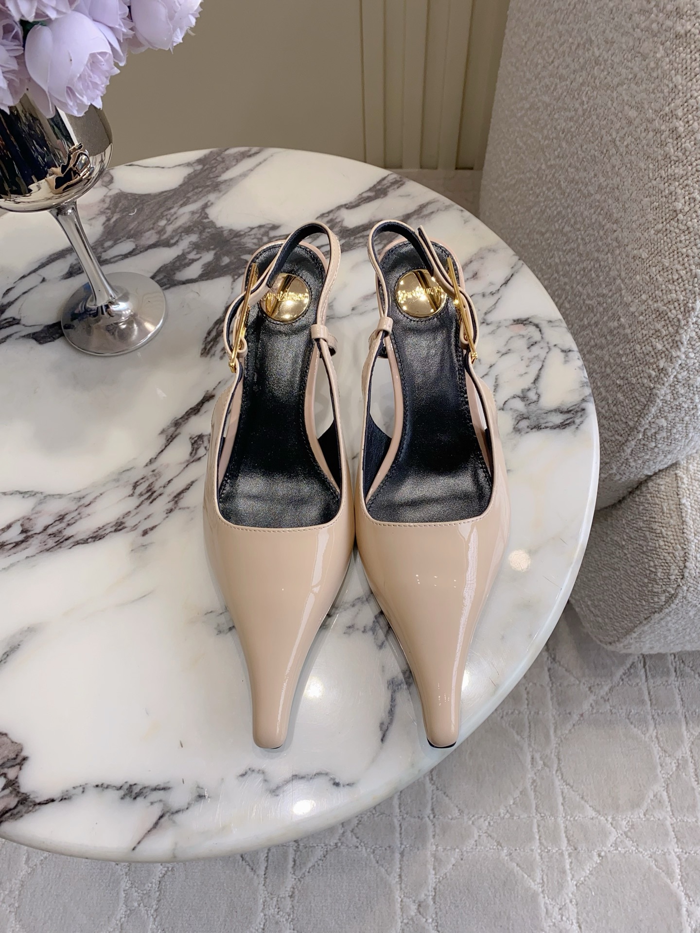 NO:787805,SAINT LAUREN* YSL Yang Shulin's new pointed toe back shoes, beautiful high heels for young ladies, elegant, charming and sexy, full of femininity, calfskin upper, sheepskin lining, Italian genuine leather outsole, heel height 6.5cm, size 35-39 (40 41 42 customized), high heels, saint laurent, saint laurent, high heels, cowhide, sheepskin, Leather soles19860909SAINT LAUREN* YSL 杨树林新款尖头后空鞋 小姐姐的美丽尤物高跟鞋 优雅迷人性感 女人味十足 鞋面小牛皮 内里垫脚羊皮 意大利真皮大底 跟高6.5cm 尺码35-39（40 41 42定做）,高跟鞋,saint laurent,saint laurent,high heels,cowhide,sheepskin,Leather soles,Women's Shoes