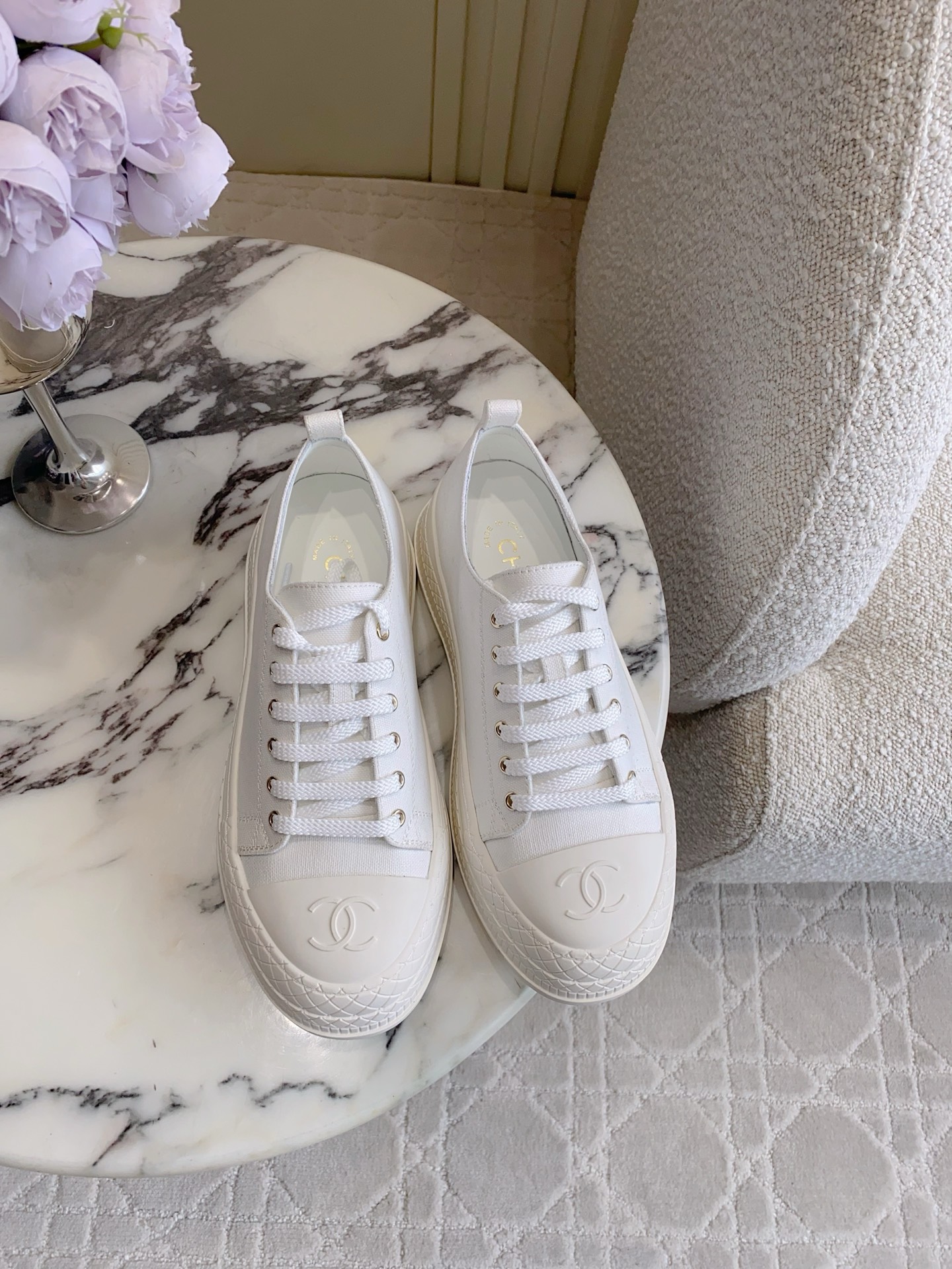 NO:788426,CHANE's latest thick-soled casual sneakers, classic and versatile style, double C logo decoration shows a sense of sophistication, the upper is good-looking, lambskin/cloth upper, breathable sheepskin lining, original molded outsole, size 35-39 (40 41 custom-made), casual shoes/sports shoes, chanel, sneakers, sheepskin19860909CHANE*新款厚底休闲鞋板鞋 经典百搭款 双Ｃ logo装饰尽显精致感 上脚好乖哦 鞋面小羊皮/布面 内里垫脚透气羊皮 原版开模大底 尺码35-39（40 41定做）,休闲鞋/运动鞋,chanel,sneakers,sheepskin,Women's Shoes