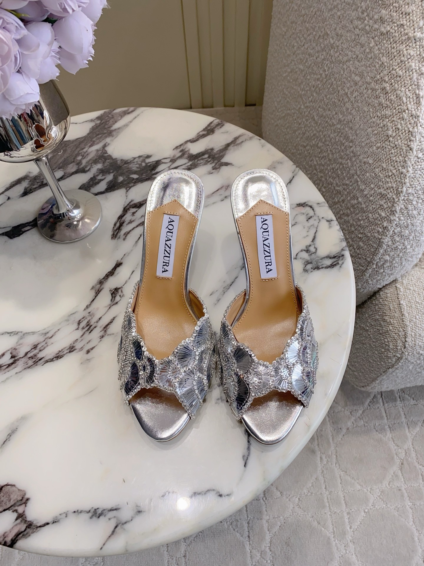 NO:788393,Slippers Sandals AQUAZZUR* new glitter high-heeled sandals Handmade uppers are super heavy and sparkling, elegant and feminine. The effect on the feet is so beautiful that you can't take your eyes away. So beautiful that you can't resist. The uppers are hand-stitched with glitter. Sheepskin lining. Italian genuine leather outsole. Heel-high slippers 7cm/sandals 10cm.  Size 35-39 (34.40.41.42.43 customized), high heels and slippers, sandals, high heels, slippers, sheepskin, Leather soles19860909拖鞋 凉鞋 AQUAZZUR*新款闪片高跟凉鞋 纯手工制作鞋面超级重波光粼粼 优雅女人味 上脚效果美得挪不开眼 美得毫无抵抗力 鞋面纯手工缝制闪片 内里垫脚羊皮 意大利真皮大底 跟高拖鞋7cm/凉鞋10cm 尺码35-39（34.40.41.42.43定做）,高跟鞋拖鞋,sandals,high heels,slippers,sheepskin,Leather soles,Women's Shoes
