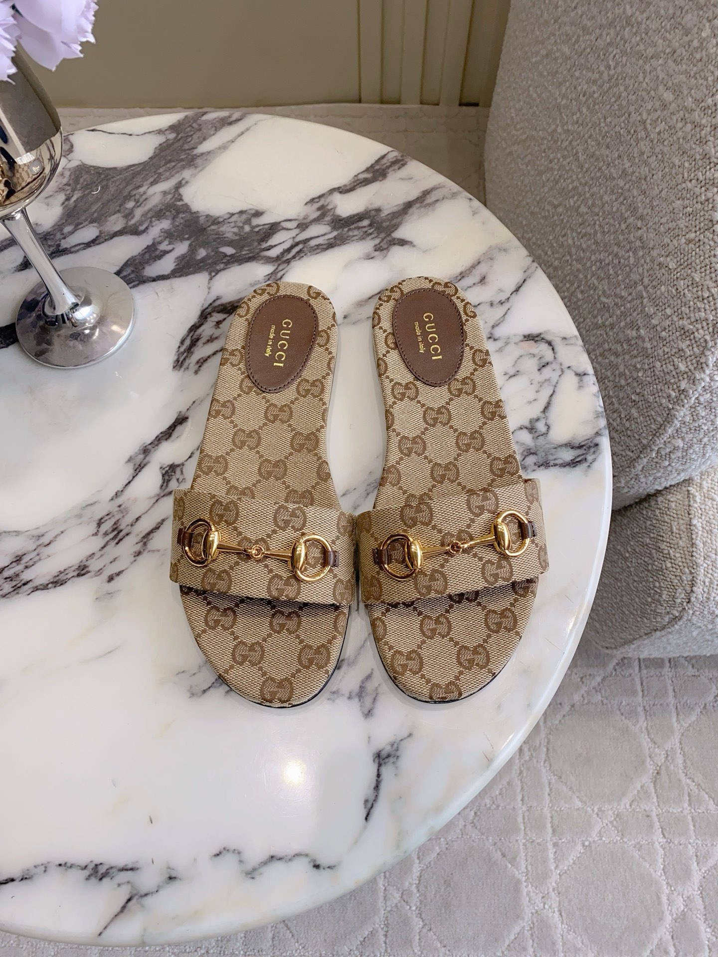 NO:788378,Gucc* new horsebit flat sandals, classic horsebit decoration, versatile and durable, simple and elegant, original molded hardware buckle, Italian leather outsole, size 35-39 (customized 40 41 42), slippers, gucci, slippers, Leather soles19860909Gucc*新款马衔扣平底凉拖鞋 经典马衔扣装饰百搭耐看 简约大气 原版开模五金扣 意大利真皮大底 尺码35-39（40 41 42定做）,拖鞋,gucci,slippers,Leather soles,Women's Shoes