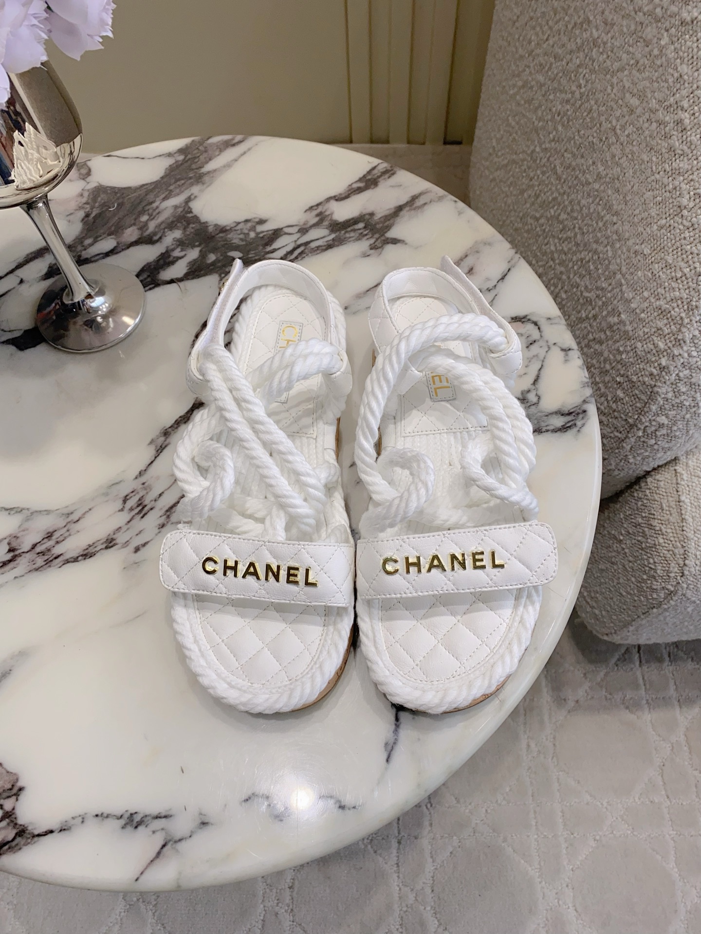 NO:789535,CHANE's latest thick-soled sandals are simple and versatile items that are loved by celebrities and internet celebrities at home and abroad!   Size 35-39 (40 41 customized), sandals, chanel, sandals19860909CHANE*新款厚底凉鞋 简约百搭单品 国内外明星网红的超爱！  尺码35-39（40 41定做）,凉鞋,chanel,sandals,Women's Shoes