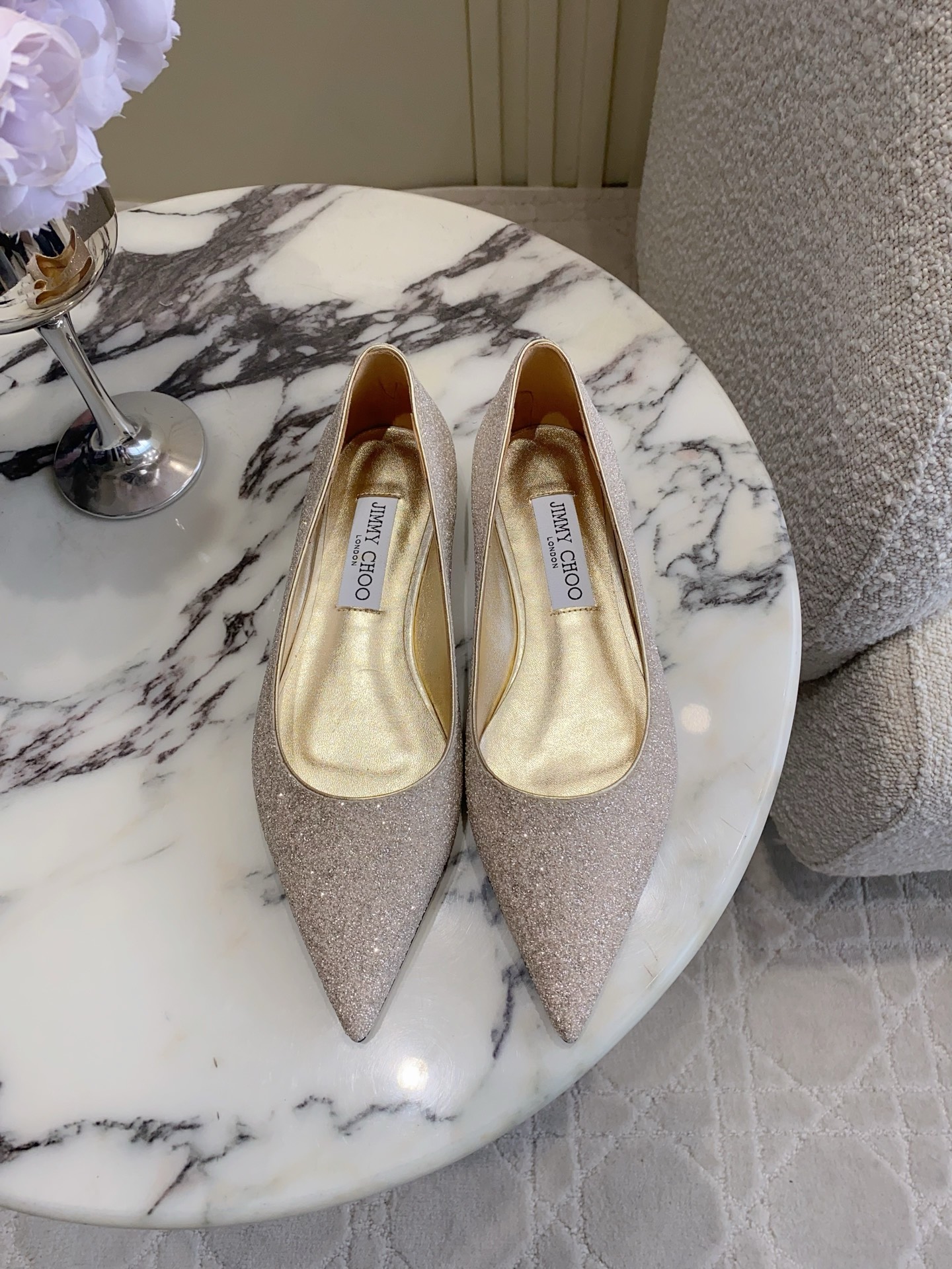 NO:787238,Jimmy Cho* new pointed-toe shiny shoes, classic and versatile style, gentle and intellectual style, comfortable and easy to wear, original Grete flash on the upper, sheepskin lining, high flat sole/6.5cm, Italian leather outsole, size 35-39 (40 41 42 customized), high heels, jimmy choo, high heels, sheepskin, Leather soles19860909Jimmy Cho*新款尖头闪面单鞋 经典百搭款 温柔知性风 舒适好穿 鞋面原版格力特闪面 内里垫脚羊皮 跟高平底/6.5cm 意大利真皮大底 尺码35-39（40 41 42定做）,高跟鞋,jimmy choo,high heels,sheepskin,Leather soles,Women's Shoes