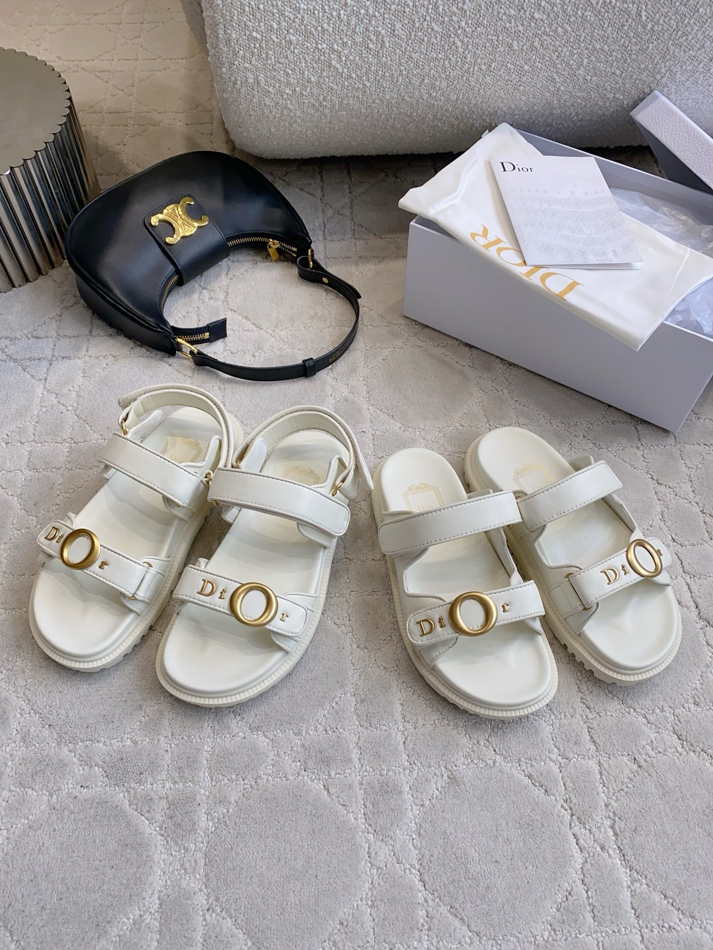 NO:784282,Dio*'s new thick-soled Velcro sandals are simple and elegant, with a metal letter logo, full of brand feeling. The thick-soled design is increased and comfortable, suitable for long-term wear. The soles are non-slip, and they are OK for daily outings or vacations. Fashionable and practical, easily improve the texture of your outfit. Upper calfskin/original cloth, lining sheepskin, original molded outsole, size 35-39 (40 41 custom-made), sandals, dior, sandals, cowhide, sheepskin19860909Dio*新款厚底魔术贴凉鞋 简约大气,搭配金属字母标志,品牌感满满.厚底设计增高又舒适,适合长时间穿着.鞋底防滑,日常出街或度假都很OK 时尚又实用,轻松提升穿搭质感 鞋面小牛皮/原版布面 内里羊皮 原版开模大底 尺码35-39（40 41定做）,凉鞋,dior,sandals,cowhide,sheepskin,Women's Shoes