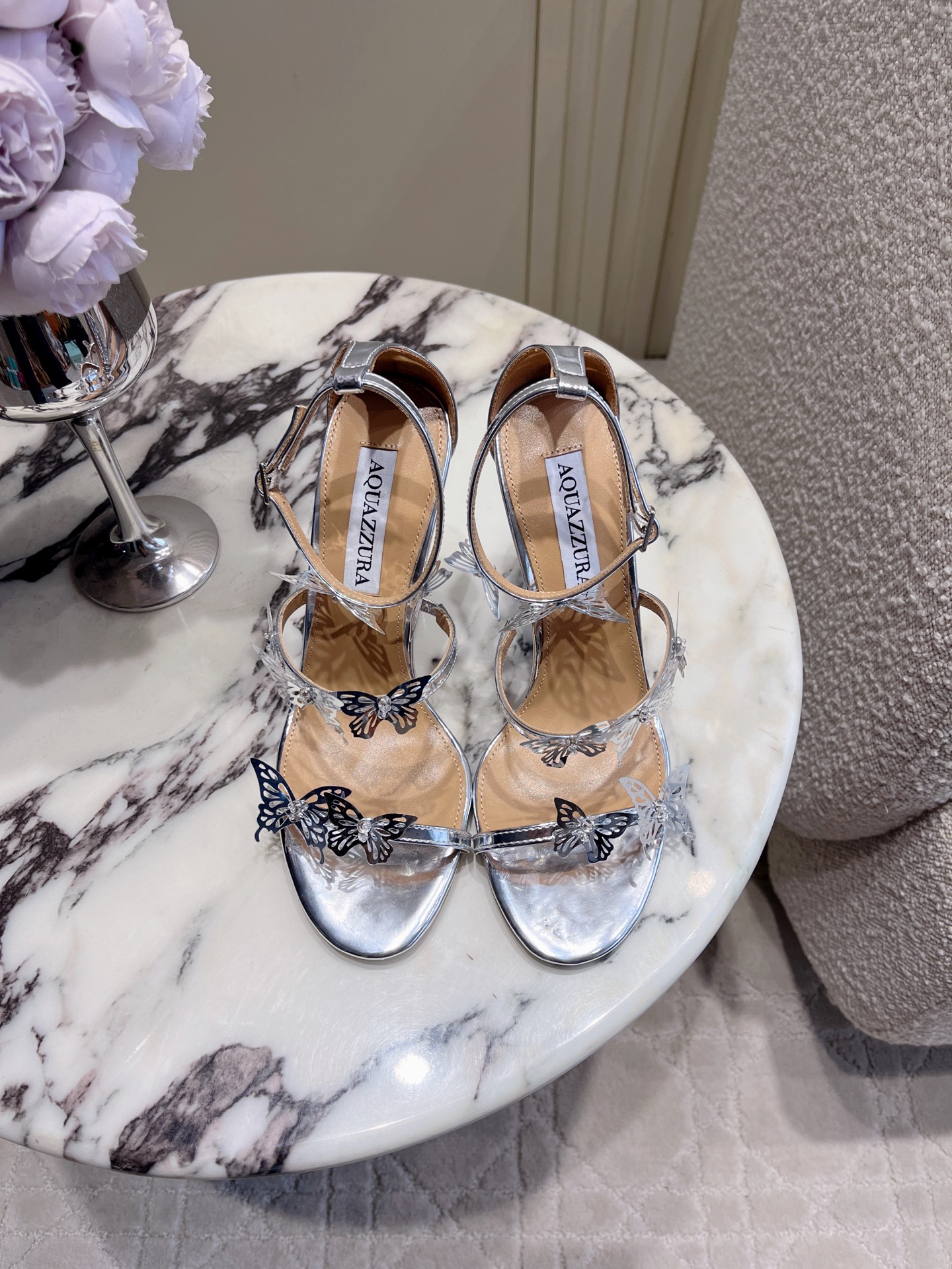 NO:876581,AQUAZZUR* new butterfly high-heeled sandals, hand-sewn, super heavy, delicate and elegant, charming and charming upper feet, full of fairy spirit, sheepskin upper, sheepskin lining, Italian genuine leather outsole, heel height 10cm (8.5cm can be customized), size 35-39 (34 40 41 42 43 customized), high-heeled sandals, sandals, high heels, sheepskin, Leather soles19860909AQUAZZUR*新款蝴蝶高跟凉鞋 纯手工缝制超级重精致优雅 上脚妩媚又迷人 仙气十足 鞋面羊皮 内里垫脚羊皮 意大利真皮大底 跟高10cm（可定做8.5cm）尺码35-39（34 40 41 42 43定做）,高跟鞋凉鞋,sandals,high heels,sheepskin,Leather soles,Women's Shoes