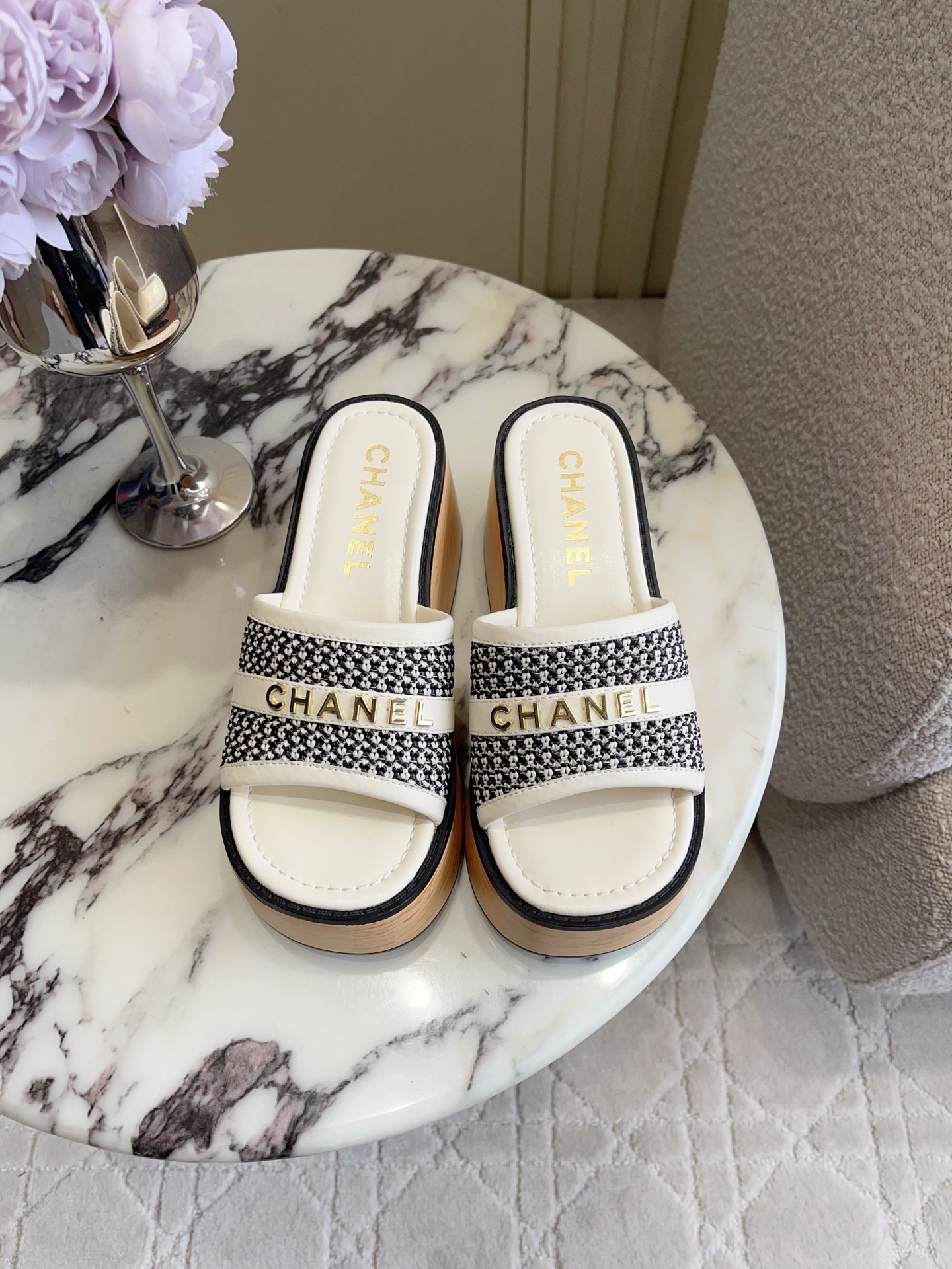 NO:816553,Chane's latest woven thick-soled slippers, classic holiday style, versatile item, perfect comfort, sheepskin lining, non-slip rubber sole, size 35-39 (40 41 customized), slippers, chanel, slippers, sheepskin19860909Chane*新款编织厚底拖鞋 经典度假风 百搭单品 舒适度满分 内里羊皮 防滑橡胶底 尺码35-39（40 41 定做）,拖鞋,chanel,slippers,sheepskin,Women's Shoes