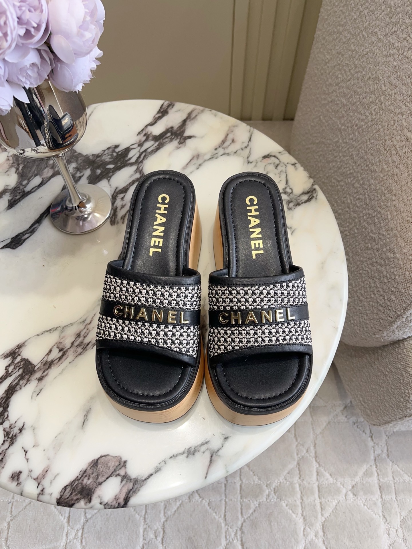 NO:816547,Chane's latest woven thick-soled slippers, classic holiday style, versatile item, perfect comfort, sheepskin lining, non-slip rubber sole, size 35-39 (40 41 customized), slippers, chanel, slippers, sheepskin19860909Chane*新款编织厚底拖鞋 经典度假风 百搭单品 舒适度满分 内里羊皮 防滑橡胶底 尺码35-39（40 41 定做）,拖鞋,chanel,slippers,sheepskin,Women's Shoes