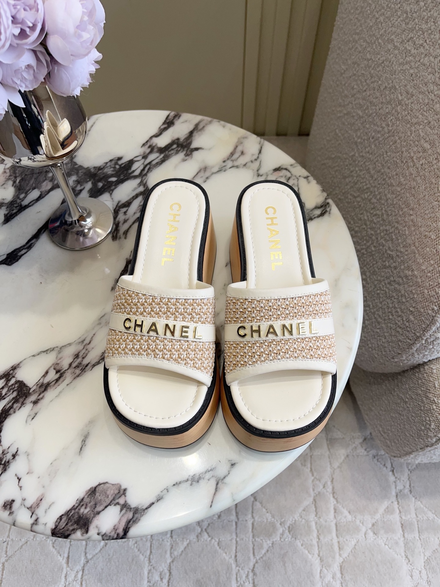 NO:816559,Chane's latest woven thick-soled slippers, classic holiday style, versatile item, perfect comfort, sheepskin lining, non-slip rubber sole, size 35-39 (40 41 customized), slippers, chanel, slippers, sheepskin19860909Chane*新款编织厚底拖鞋 经典度假风 百搭单品 舒适度满分 内里羊皮 防滑橡胶底 尺码35-39（40 41 定做）,拖鞋,chanel,slippers,sheepskin,Women's Shoes