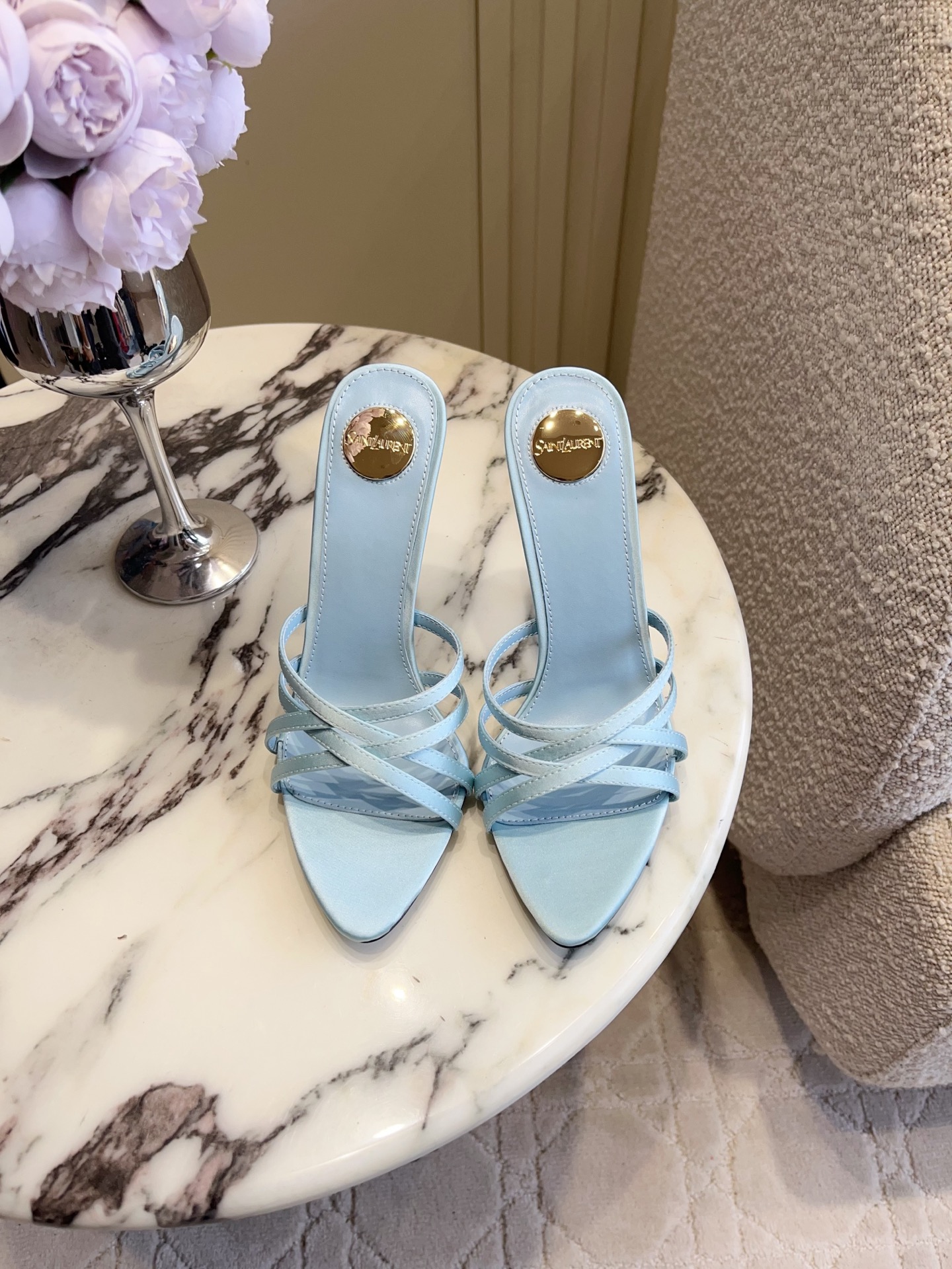 NO:876948,SAINT LAUREN* YSL Yang Shulin's new high-heeled sandals. Beautiful high-heeled shoes for young ladies. Elegant, charming and sexy. Full of femininity. Upper calfskin/silk. Lining sheepskin. Italian genuine leather outsole. Heel height 10.5cm. Size 35-39 (40 41 custom-made). High heels slippers, saint laurent, saint laurent, sandals, high heels, slippers, cowhide, sheepskin, real  silk,leather soles19860909SAINT LAUREN* YSL 杨树林新款高跟凉鞋 小姐姐的美丽尤物高跟鞋 优雅迷人性感 女人味十足 鞋面小牛皮/真丝 内里垫脚羊皮 意大利真皮大底 跟高10.5cm 尺码35-39（40 41定做）,高跟鞋拖鞋,saint laurent,saint laurent,sandals,high heels,slippers,cowhide,sheepskin,real silk,Leather soles,Women's Shoes