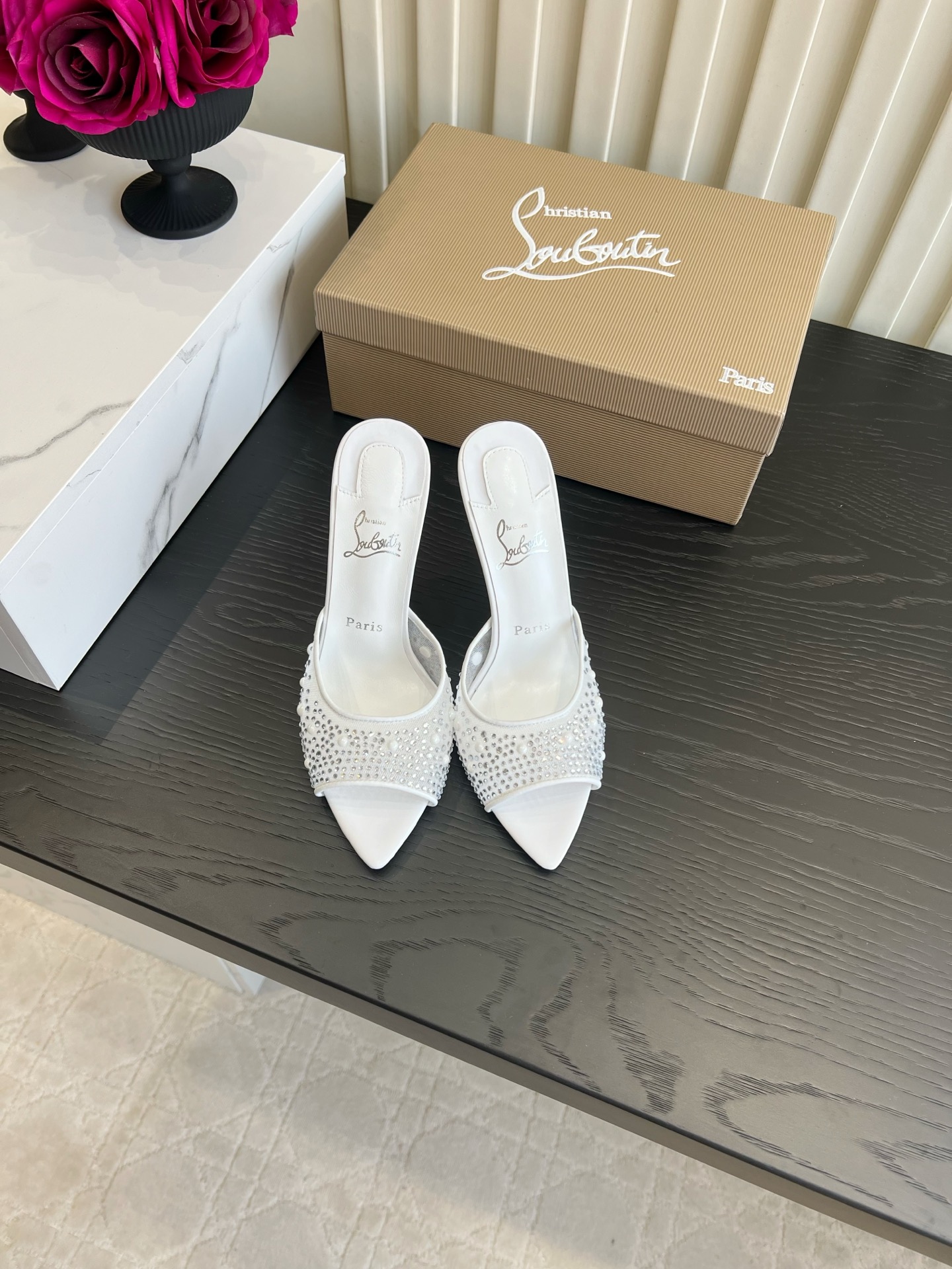 NO:874331,Christian Loubouti* new rhinestone red bottom mesh high-heeled sandals, super heavy and dazzling, rich and charming, intertwined with fairy tale dreams, high-density mesh upper with super flashing rhinestones, padding sheepskin, original imported AR1 top genuine leather outsole, heel height 8.5cm/10cm, size 35-39 (customized 34 40 41 42 43), high heels, high heels, slippers, sheepskin, Leather  soles19860909Christian Loubouti* 新款水钻红底网纱高跟凉拖鞋 超级重闪耀夺目 富贵迷人 交织出童话般的梦境 鞋面高密度网纱超闪水钻 垫脚羊皮 原版进口AR1顶级真皮大底 跟高8.5cm/10cm 尺码35-39（34 40 41 42 43定做）,高跟鞋,high heels,slippers,sheepskin,Leather soles,Women's Shoes