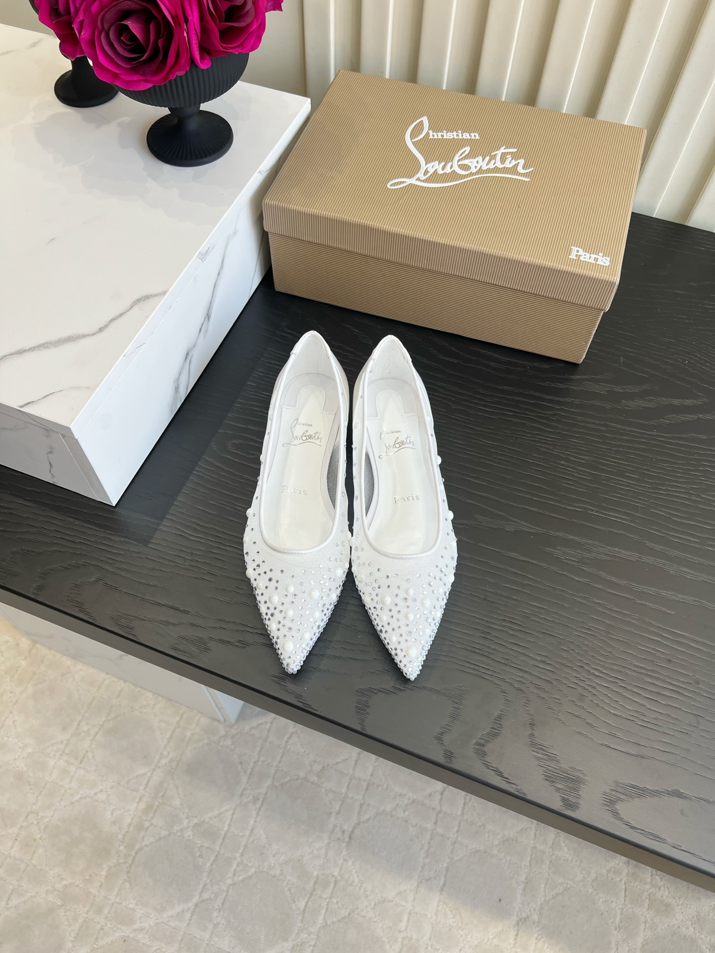 NO:874353,Christian Loubouti* new rhinestone red sole mesh shoes, super heavy and eye-catching, rich and charming, interweaving a fairy tale dream, high-density mesh upper with super flash rhinestones, padded sheepskin, original imported AR1 top leather outsole, size 35-39 (customized 34 40 41 42 43), single shoes, sheepskin, Leather soles19860909Christian Loubouti* 新款水钻红底网纱单鞋 超级重闪耀夺目 富贵迷人 交织出童话般的梦境 鞋面高密度网纱超闪水钻 垫脚羊皮 原版进口AR1顶级真皮大底 尺码35-39（34 40 41 42 43定做）,单鞋,sheepskin,Leather soles,Women's Shoes