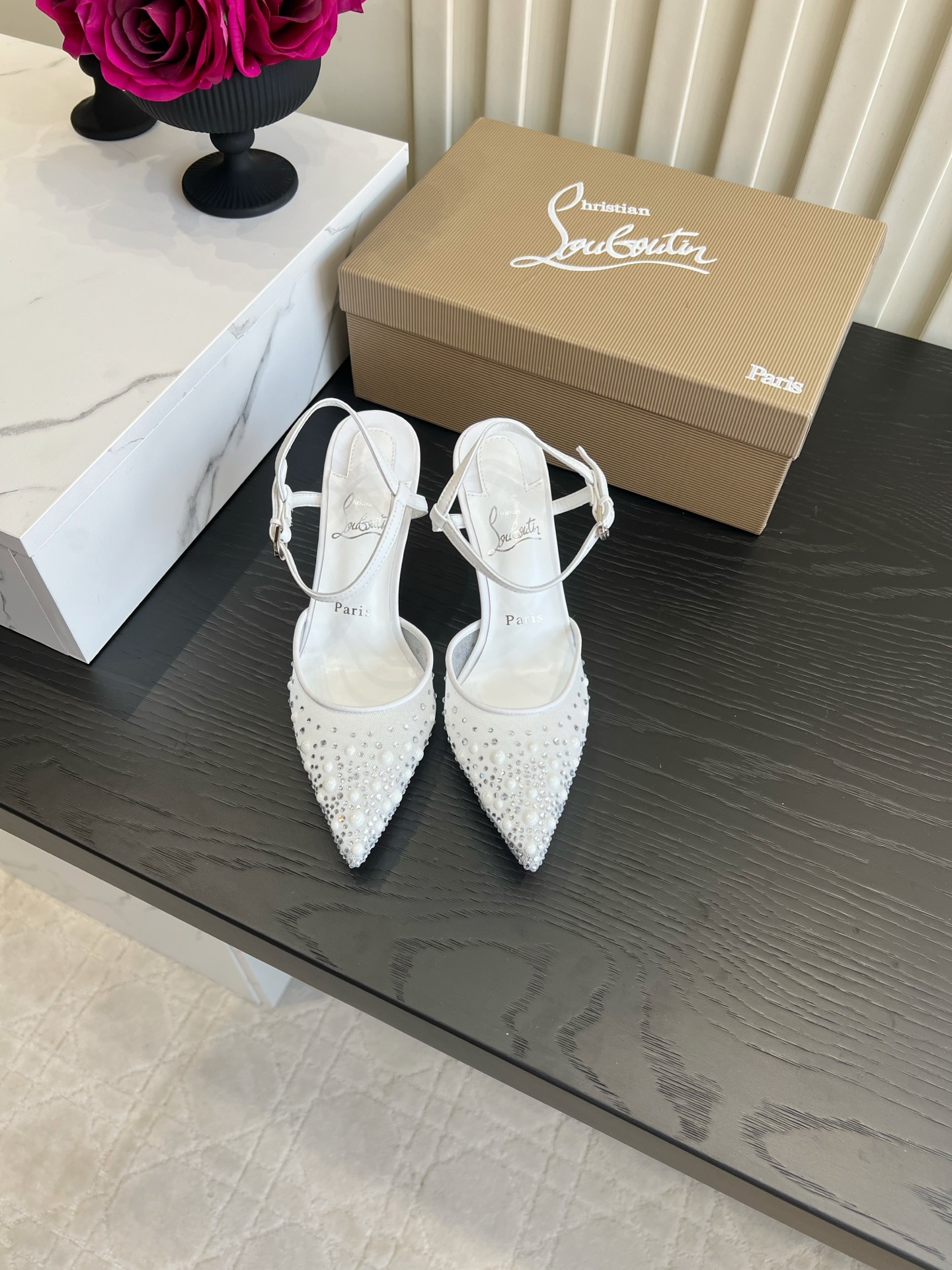NO:874351,Christian Loubouti* new rhinestone red bottom mesh high-heeled sandals, super heavy and eye-catching, rich and charming, intertwined with fairy tale dreams, high-density mesh upper with super flashing rhinestones, padding sheepskin, original imported AR1 top leather outsole, heel height 8.5cm/10cm, size 35-39 (34 40 41 42 43 customized), high heels, sandals, high heels, sheepskin, Leather soles19860909Christian Loubouti* 新款水钻红底网纱高跟凉鞋 超级重闪耀夺目 富贵迷人 交织出童话般的梦境 鞋面高密度网纱超闪水钻 垫脚羊皮 原版进口AR1顶级真皮大底 跟高8.5cm/10cm 尺码35-39（34 40 41 42 43定做）,高跟鞋,sandals,high heels,sheepskin,Leather soles,Women's Shoes