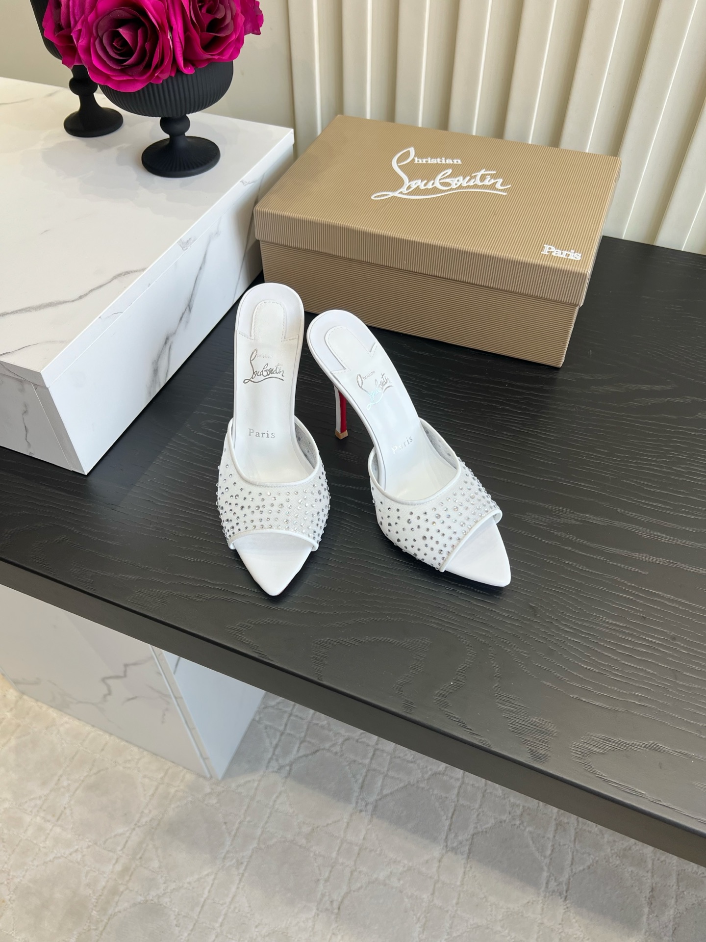 NO:874343,Christian Loubouti* new rhinestone red bottom mesh high-heeled sandals, super heavy and dazzling, rich and charming, intertwined with fairy tale dreams, high-density mesh upper with super flashing rhinestones, padding sheepskin, original imported AR1 top genuine leather outsole, heel height 8.5cm/10cm, size 35-39 (customized 34 40 41 42 43), high heels, high heels, slippers, sheepskin, Leather  soles19860909Christian Loubouti* 新款水钻红底网纱高跟凉拖鞋 超级重闪耀夺目 富贵迷人 交织出童话般的梦境 鞋面高密度网纱超闪水钻 垫脚羊皮 原版进口AR1顶级真皮大底 跟高8.5cm/10cm 尺码35-39（34 40 41 42 43定做）,高跟鞋,high heels,slippers,sheepskin,Leather soles,Women's Shoes