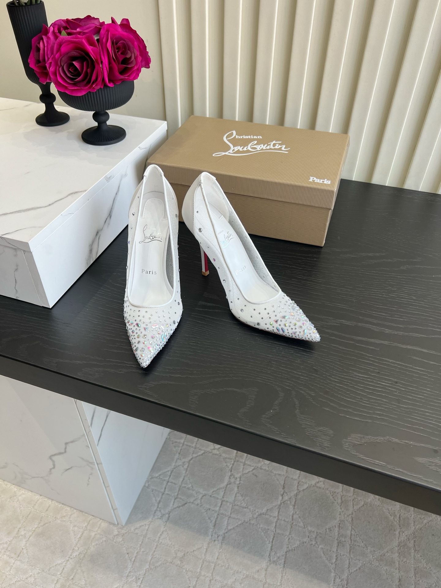 NO:874358,Christian Loubouti* new rhinestone red bottom mesh high heels, super heavy and eye-catching, rich and charming, intertwined with fairy tale dreams, high-density mesh upper with super flash rhinestones, stepping sheepskin, original imported AR1 top leather outsole, heel height 8.5cm/10cm, size 35-39 (34 40 41 42 43 customized), high heels, high heels, sheepskin, Leather soles19860909Christian Loubouti* 新款水钻红底网纱高跟鞋 超级重闪耀夺目 富贵迷人 交织出童话般的梦境 鞋面高密度网纱超闪水钻 垫脚羊皮 原版进口AR1顶级真皮大底 跟高8.5cm/10cm 尺码35-39（34 40 41 42 43定做）,高跟鞋,high heels,sheepskin,Leather soles,Women's Shoes