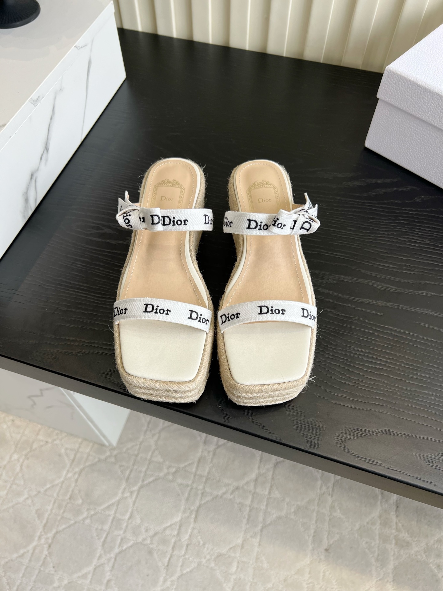 NO:901544,Slippers Sandals DIo* new bow webbing wedge sandals, exquisite and cute, comfortable and easy to wear, excellent on-foot effect, original webbing, sheepskin lining, original molded outsole, size 35-39 (40 41 customized), slippers, sandals, dior, sandals, slippers, sheepskin19860909拖鞋 凉鞋 DIo*新款蝴蝶结织带坡跟凉拖鞋 精致又乖巧 舒适好穿 上脚效果绝绝子 原版织带 内里垫脚羊皮 原版开模大底 尺码35-39（40 41 定做）,拖鞋凉鞋,dior,sandals,slippers,sheepskin,Women's Shoes