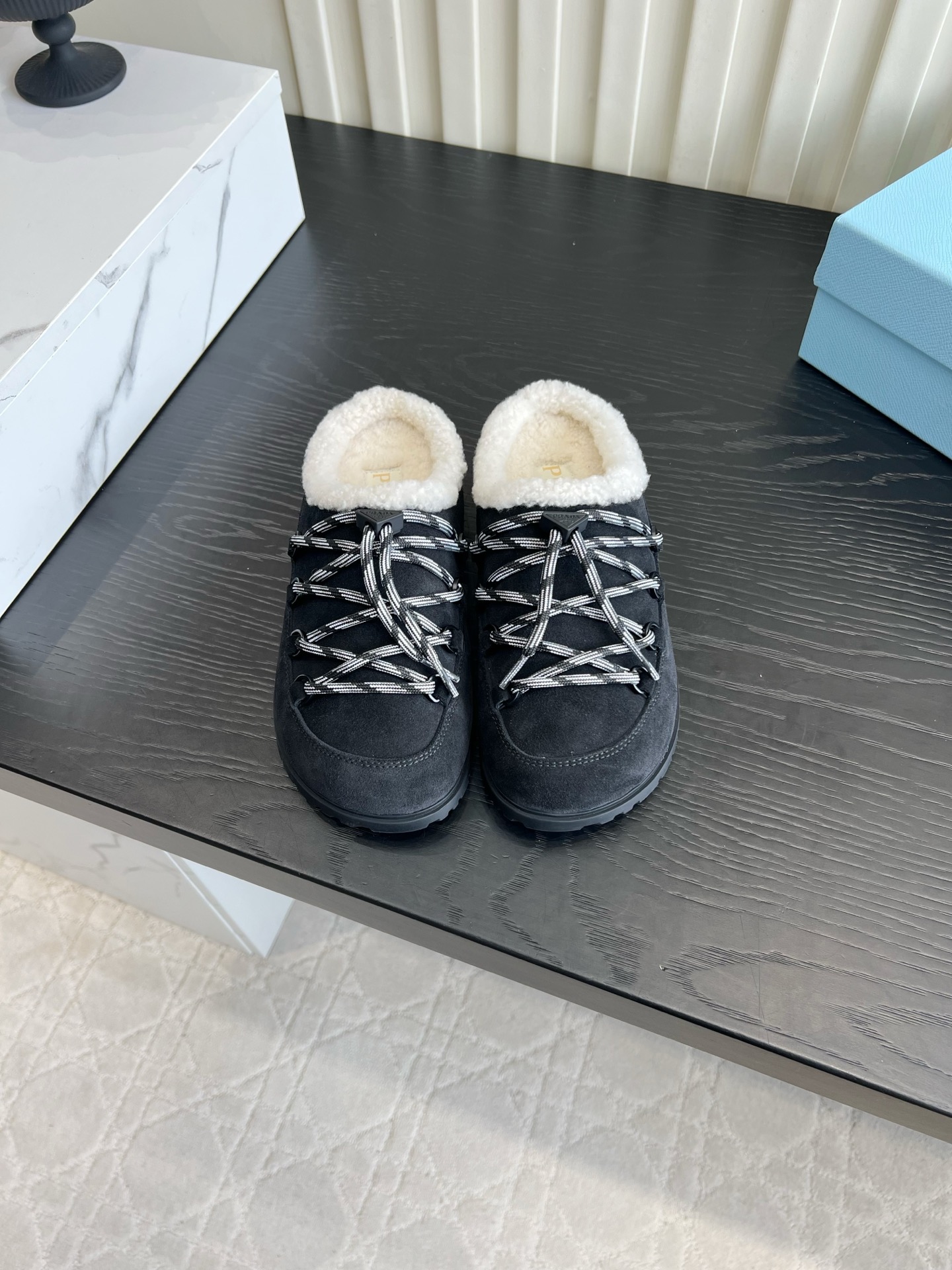 Шлёпанцы Prada