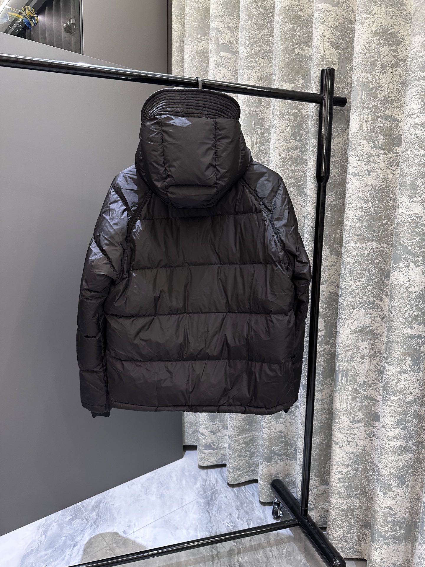 【新品】专柜最新款 可拆卸连帽羽绒服 ‼️2025秋冬🆕Pr*da Milano徽章拉链连帽羽绒服夹克外