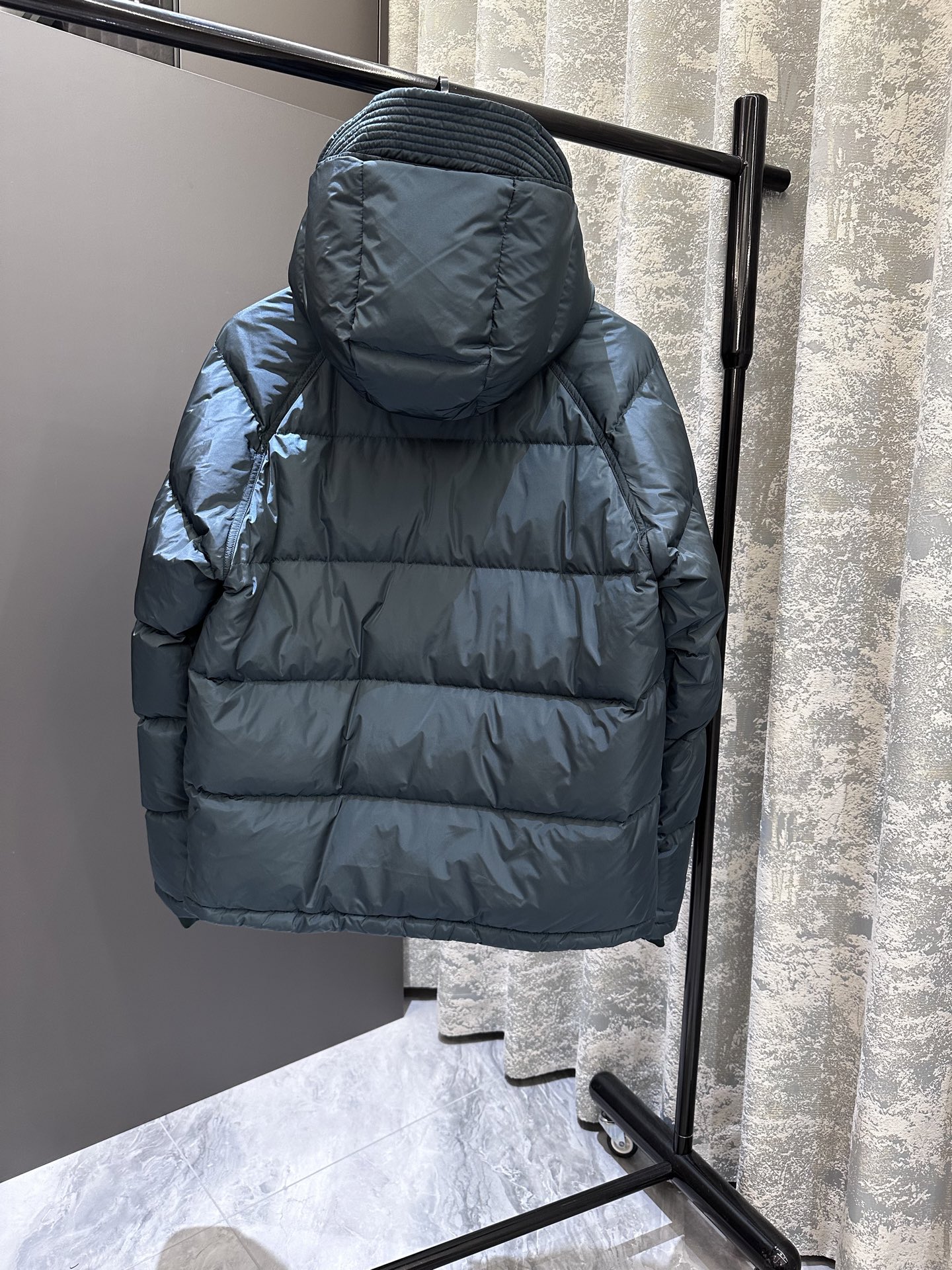 【新品】专柜最新款 可拆卸连帽羽绒服 ‼️2025秋冬🆕Pr*da Milano徽章拉链连帽羽绒服夹克外