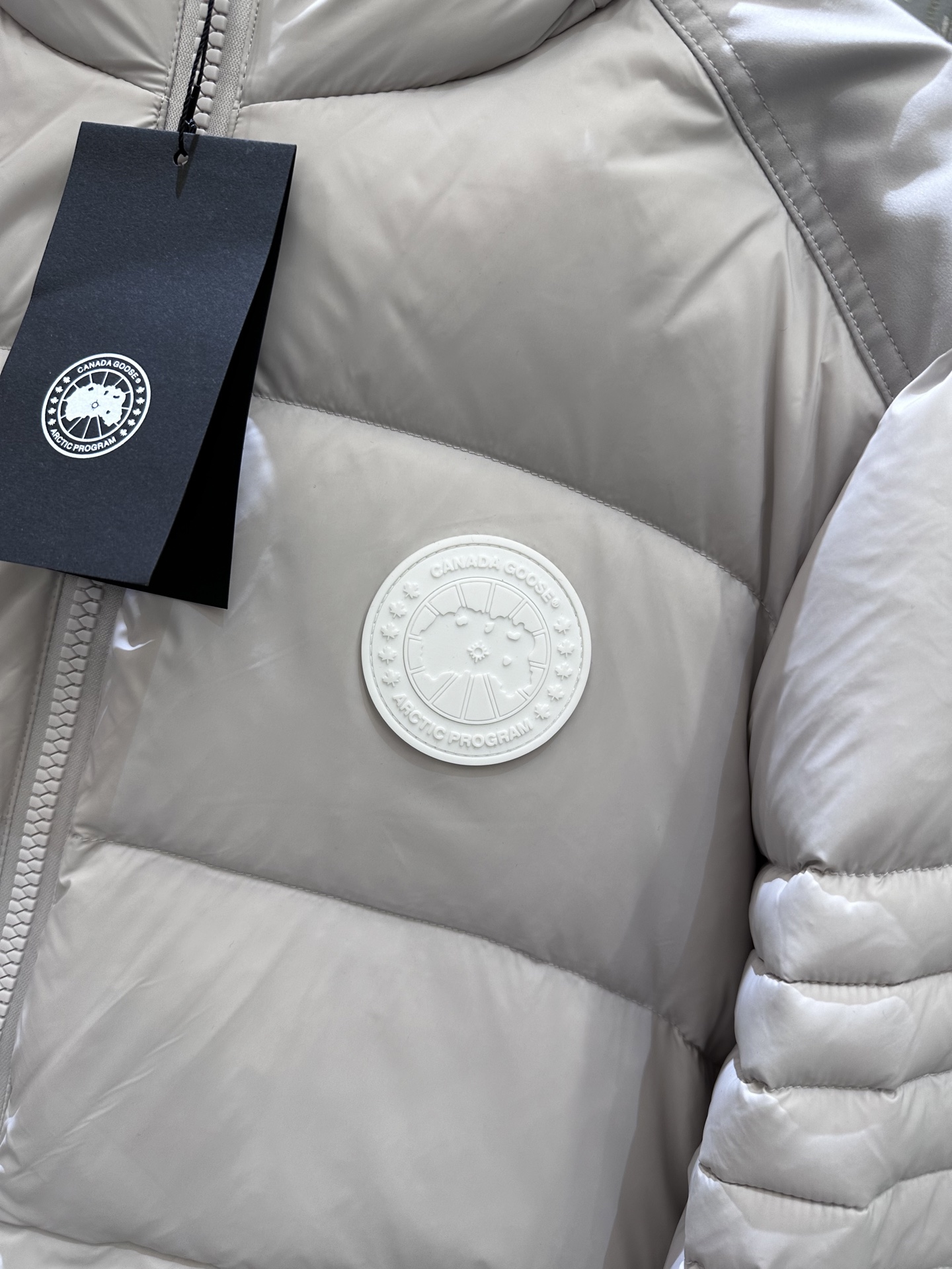 GOOSE加拿大鹅 Crofton纯色连帽拉链户外保暖排骨羽绒服 90绒填充 750蓬松度 田岛绣刺 白