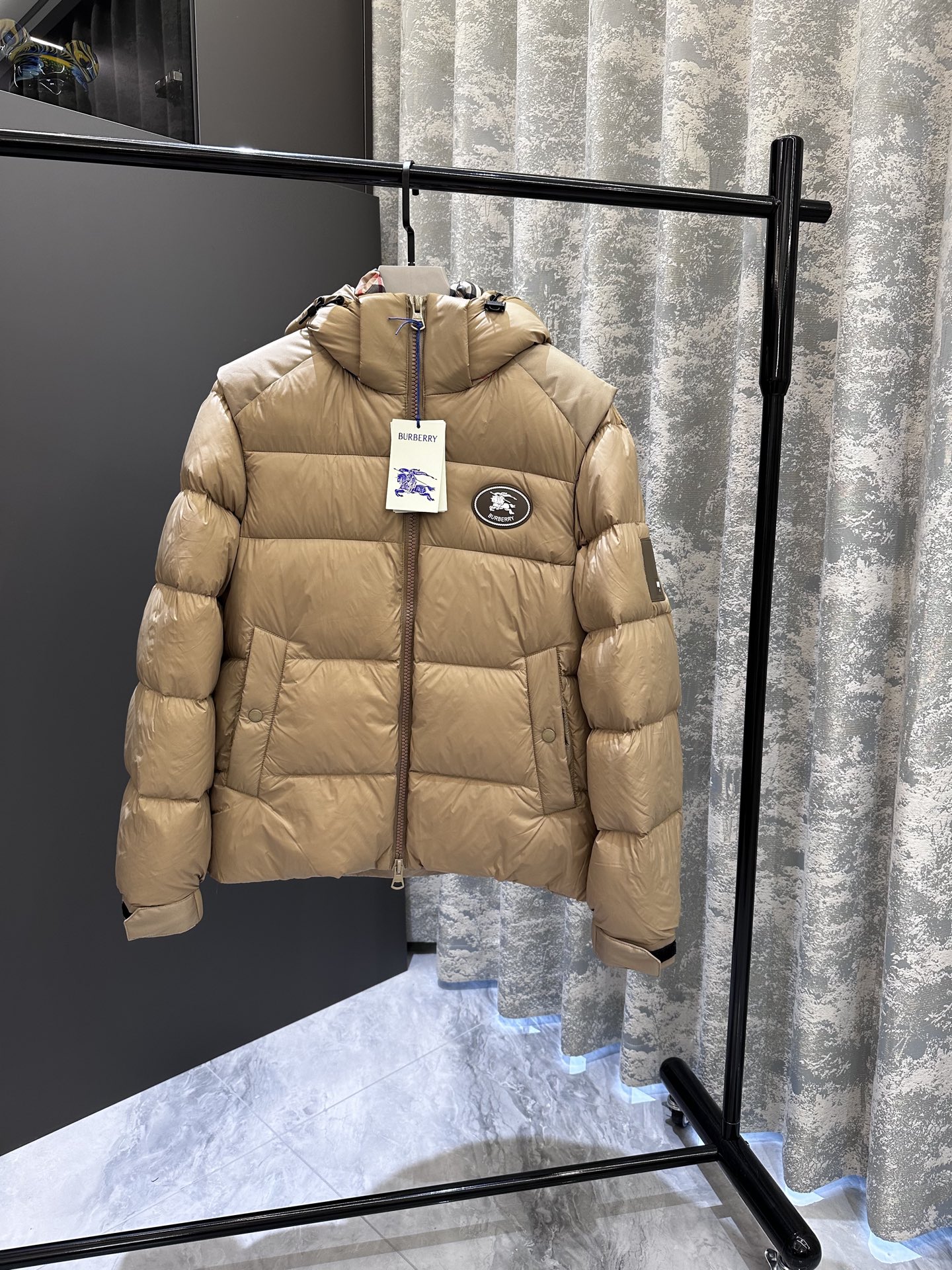 【新品】可拆马甲设计‼️一衣三穿！2025SS秋冬新品 男士Bur连帽羽绒服 定制面料：可再生聚酯纤维三