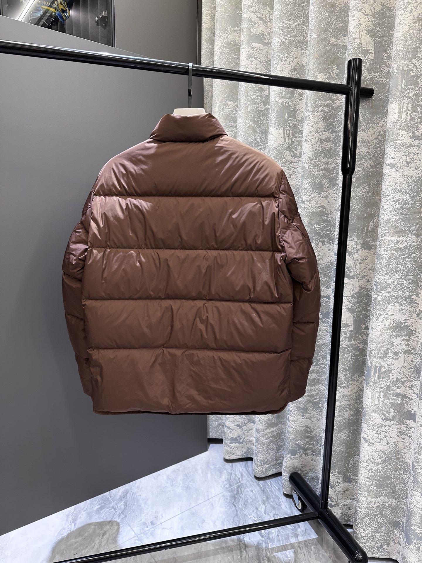 【新品】PR*da2025SS秋冬新品男士立领羽绒服 ‼️‼️PR家族男士商务休闲立领羽绒服外套，台湾意