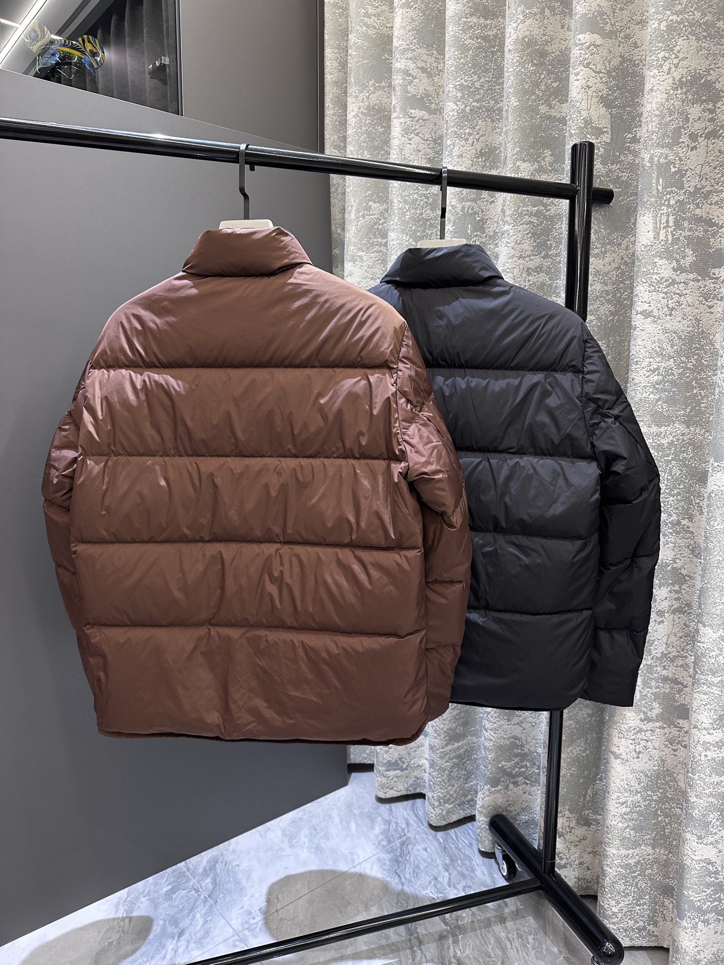 【新品】PR*da2025SS秋冬新品男士立领羽绒服 ‼️‼️PR家族男士商务休闲立领羽绒服外套，台湾意