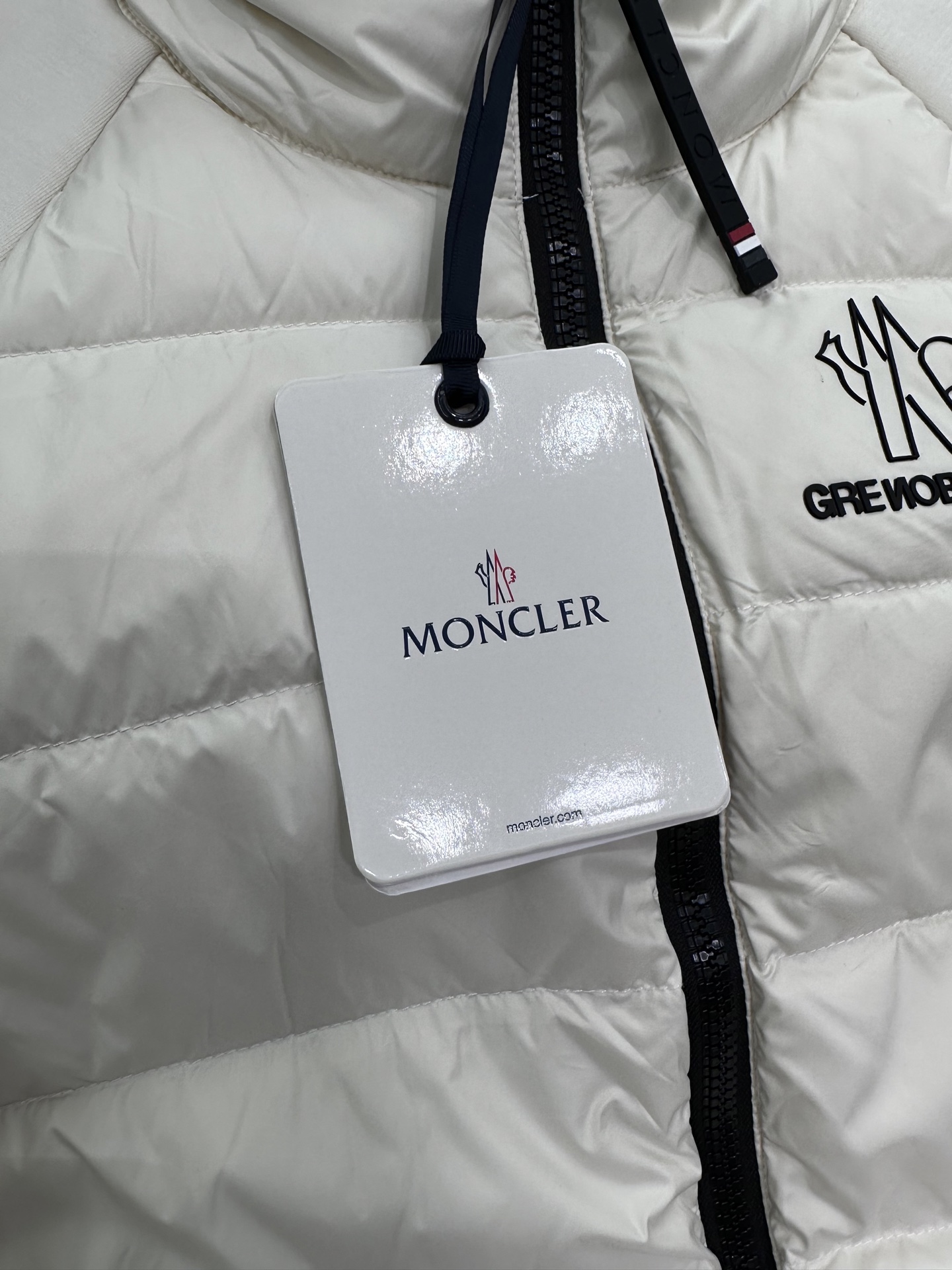 【新品】P ‼️‼️ 男士连帽拉链羽绒服夹克外套、贸易公司渠道货，高端品鉴臻品，顶级罗马尼亚产，25年A