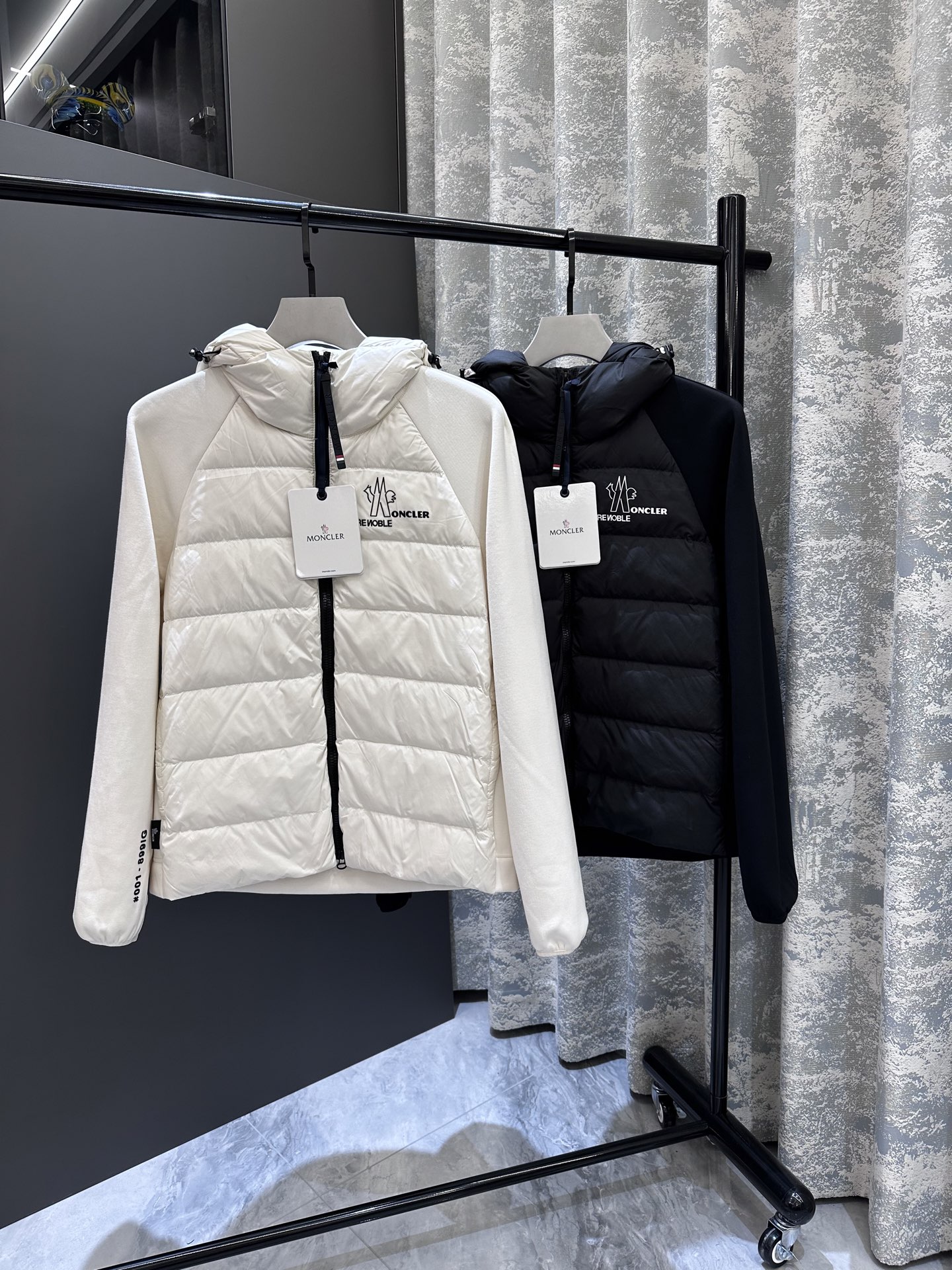 【新品】P ‼️‼️ 男士连帽拉链羽绒服夹克外套、贸易公司渠道货，高端品鉴臻品，顶级罗马尼亚产，25年A