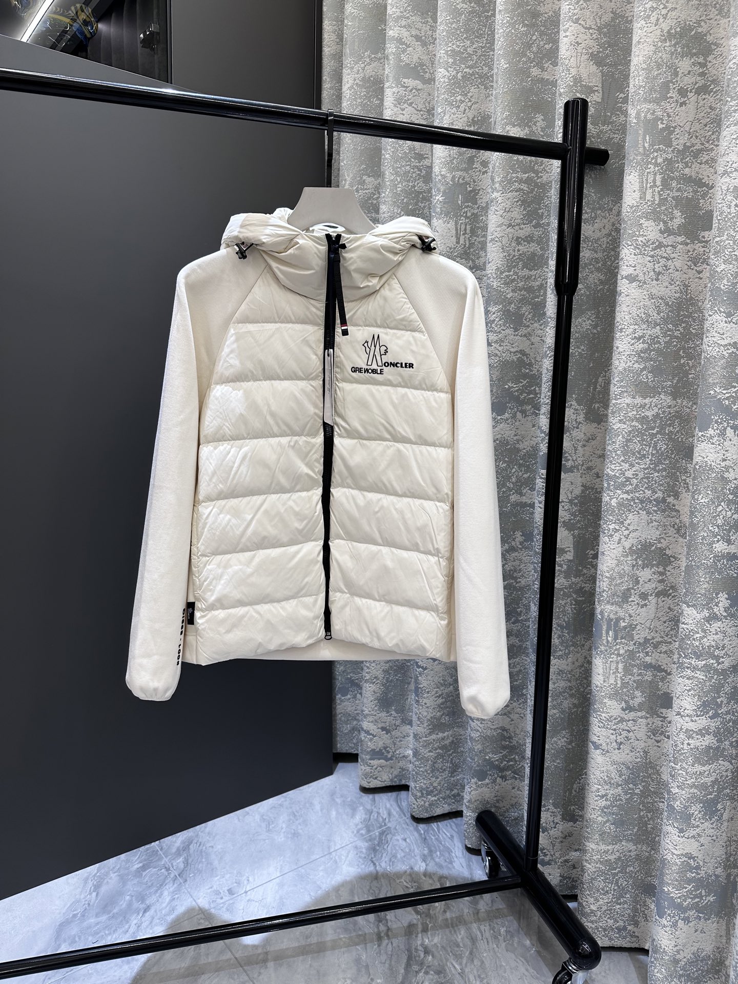 【新品】P ‼️‼️ 男士连帽拉链羽绒服夹克外套、贸易公司渠道货，高端品鉴臻品，顶级罗马尼亚产，25年A