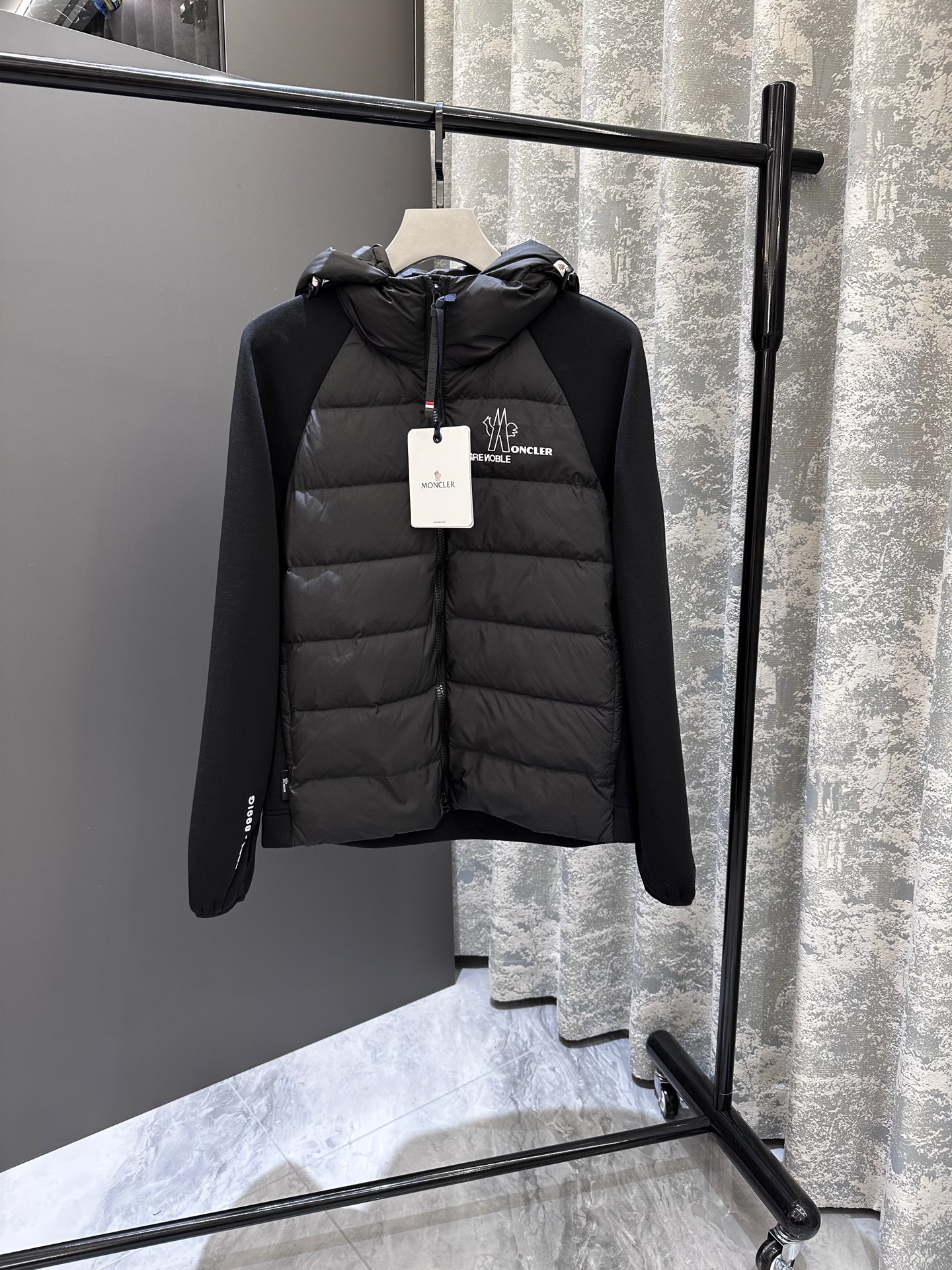 【新品】P ‼️‼️ 男士连帽拉链羽绒服夹克外套、贸易公司渠道货，高端品鉴臻品，顶级罗马尼亚产，25年A