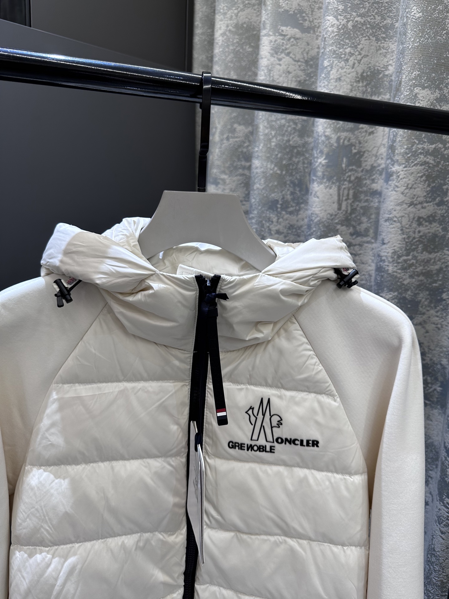 【新品】P ‼️‼️ 男士连帽拉链羽绒服夹克外套、贸易公司渠道货，高端品鉴臻品，顶级罗马尼亚产，25年A