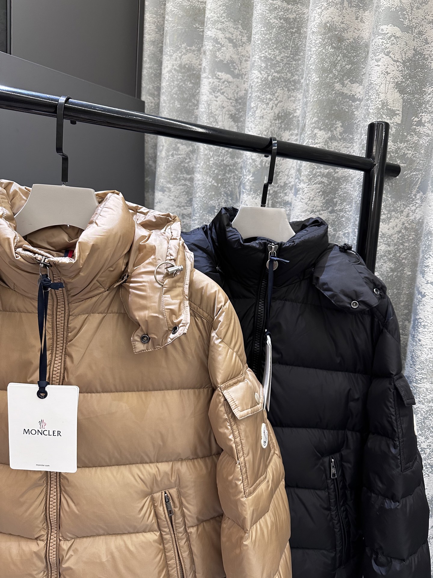 P 贸易公司渠道货，Mon可拆卸连帽经典哑光玛雅系列，超人气爆款！该款羽绒服属于MON家族的 王牌担当，
