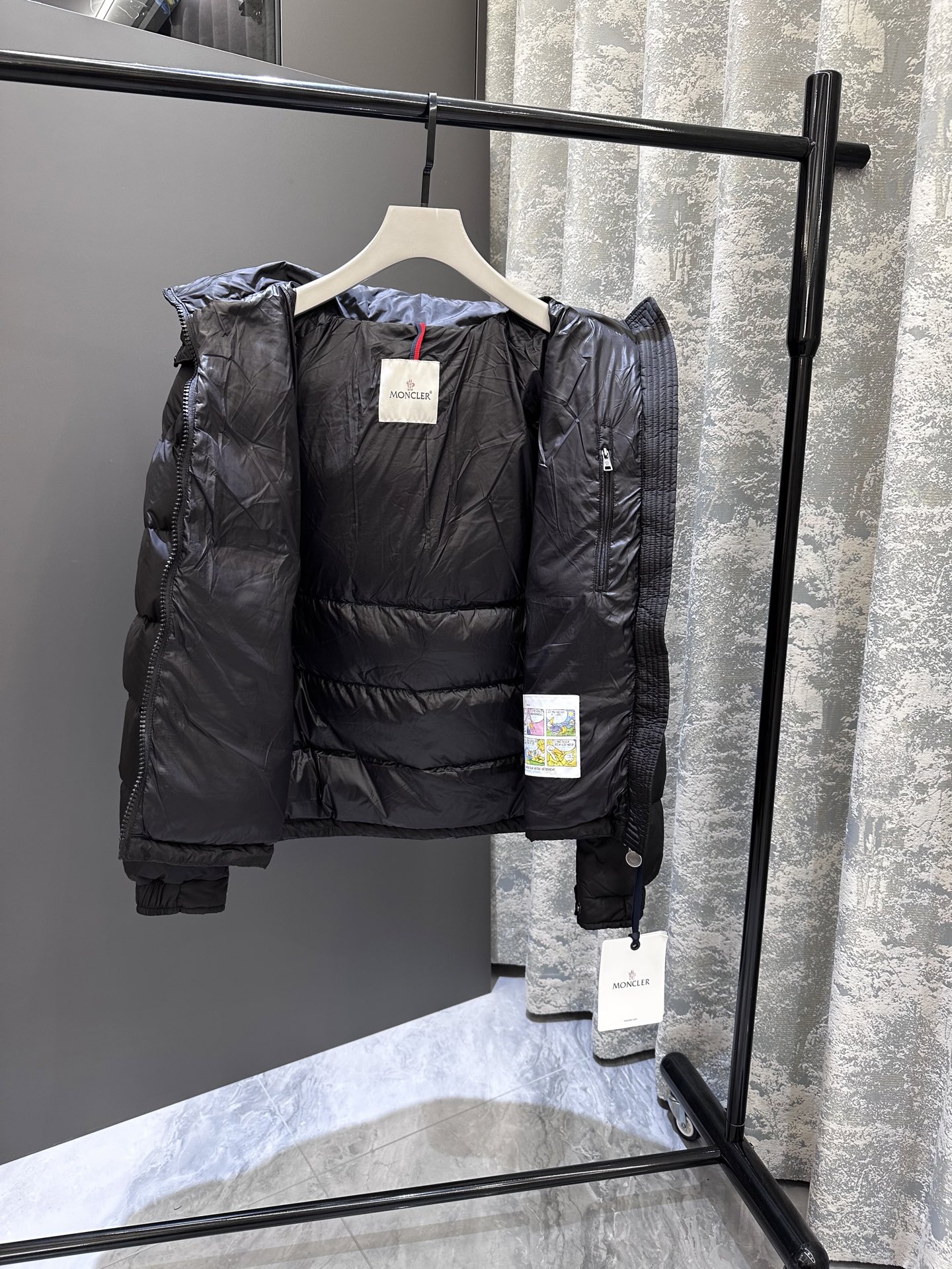 P 贸易公司渠道货，Mon可拆卸连帽经典哑光玛雅系列，超人气爆款！该款羽绒服属于MON家族的 王牌担当，