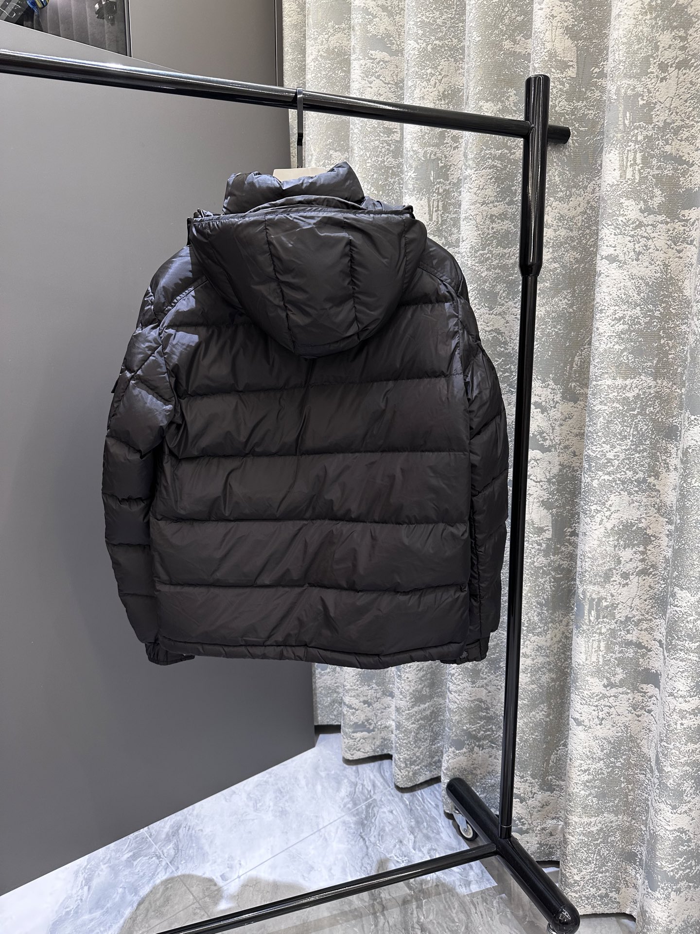 P 贸易公司渠道货，Mon可拆卸连帽经典哑光玛雅系列，超人气爆款！该款羽绒服属于MON家族的 王牌担当，