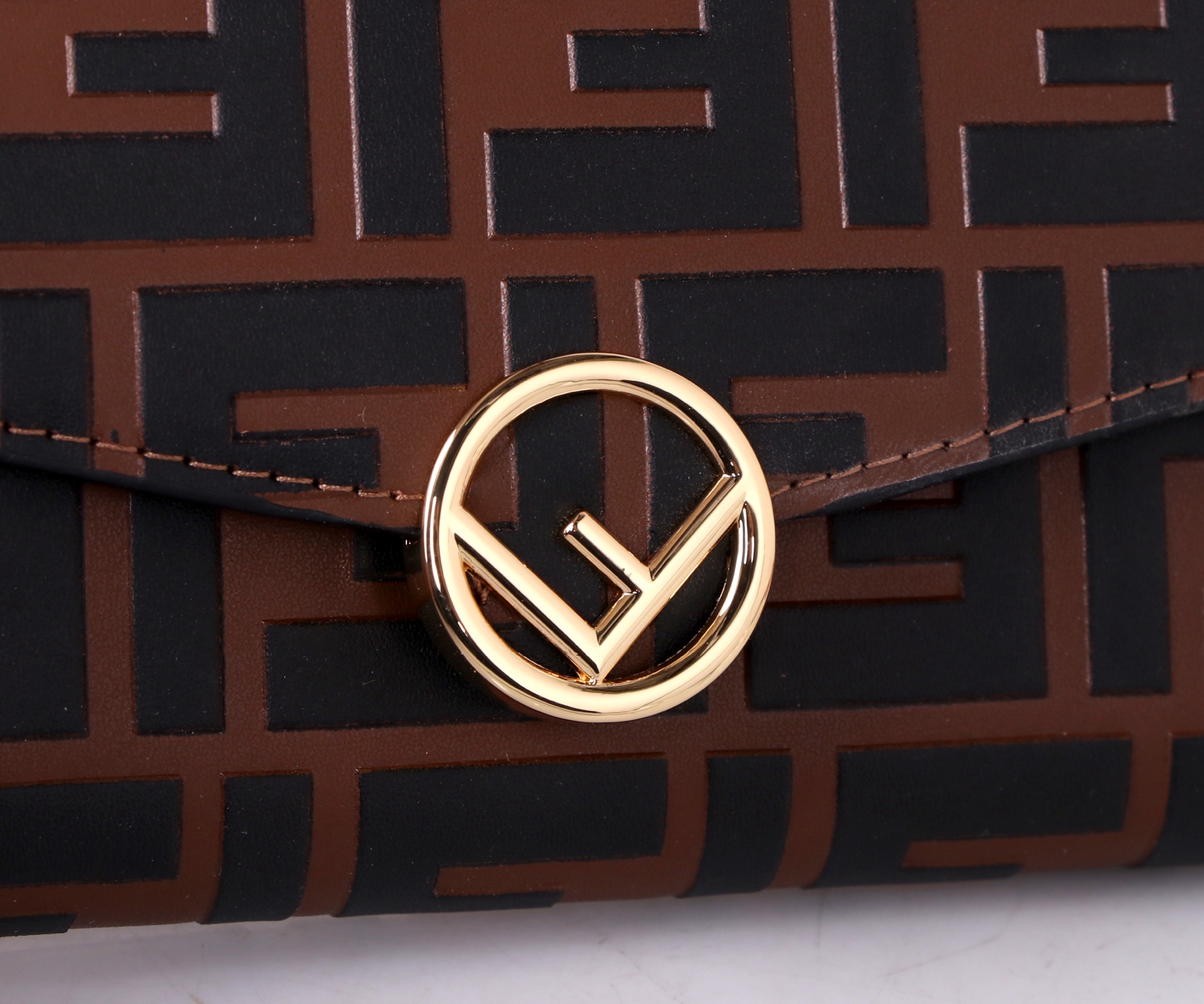 Fendi Black/Brown Leather Wallet with Synchronized Counters and Top-Grade Material - 图片 3