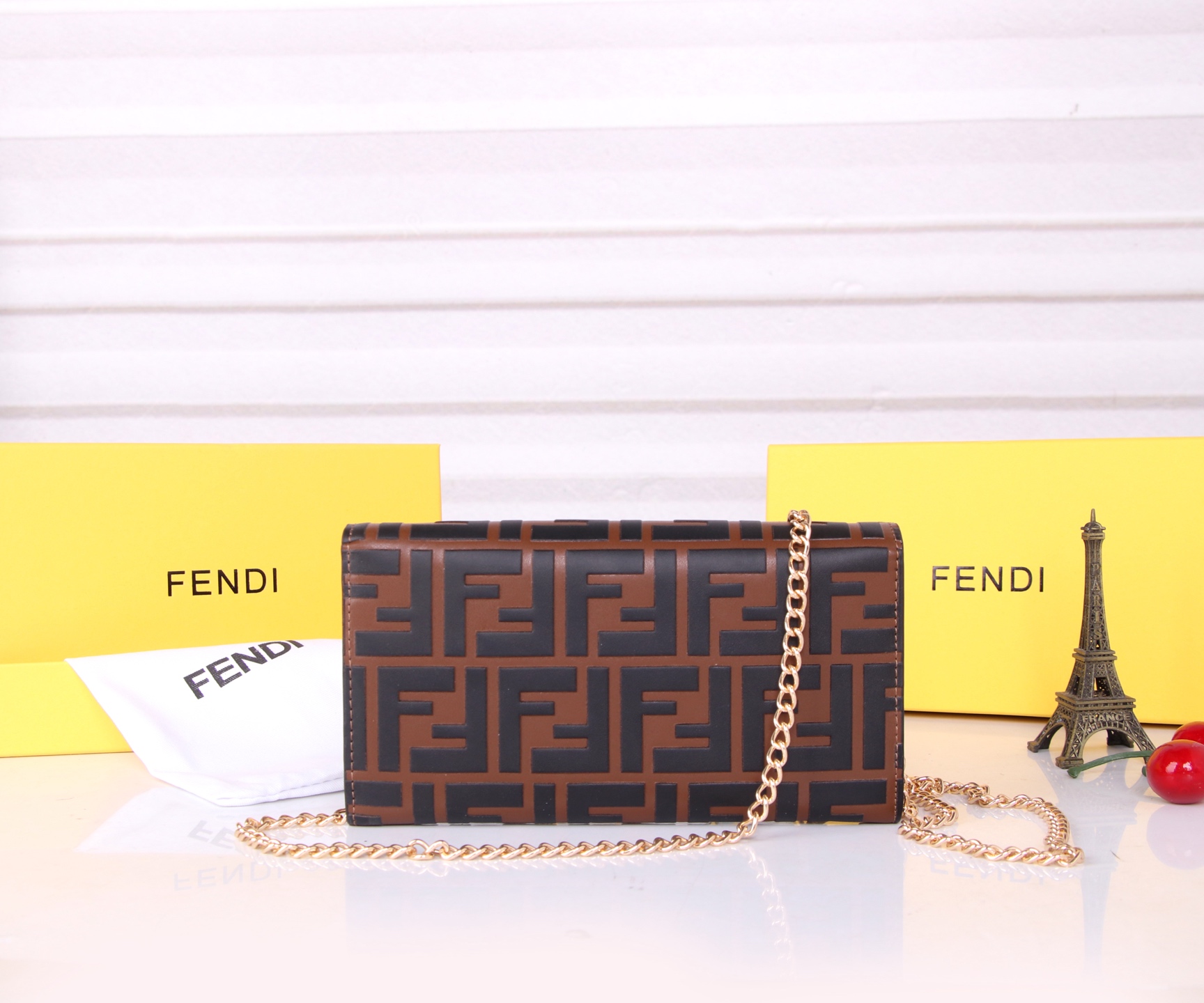 Fendi Black/Brown Leather Wallet with Synchronized Counters and Top-Grade Material - 图片 4
