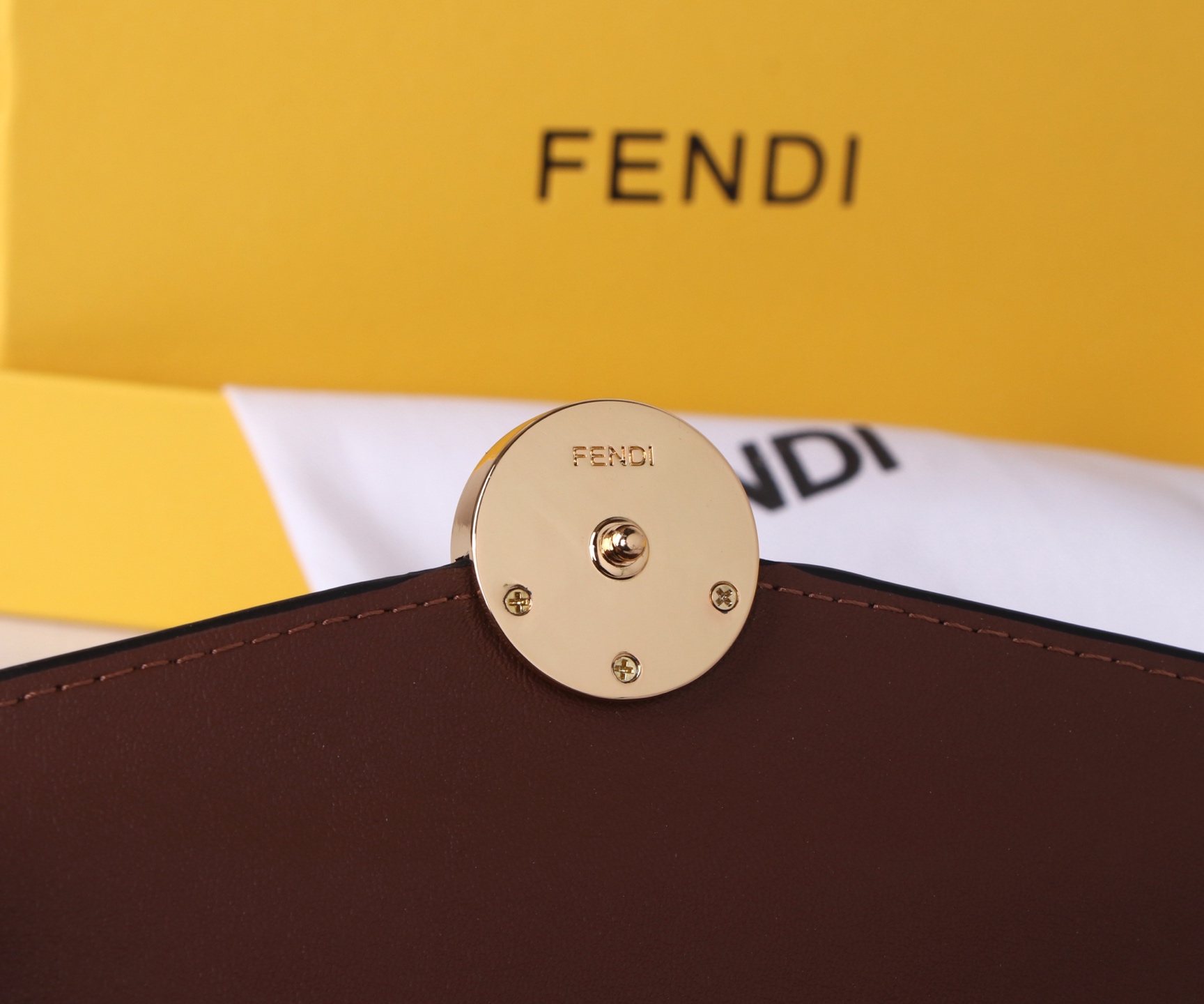 Fendi Black/Brown Leather Wallet with Synchronized Counters and Top-Grade Material - 图片 7