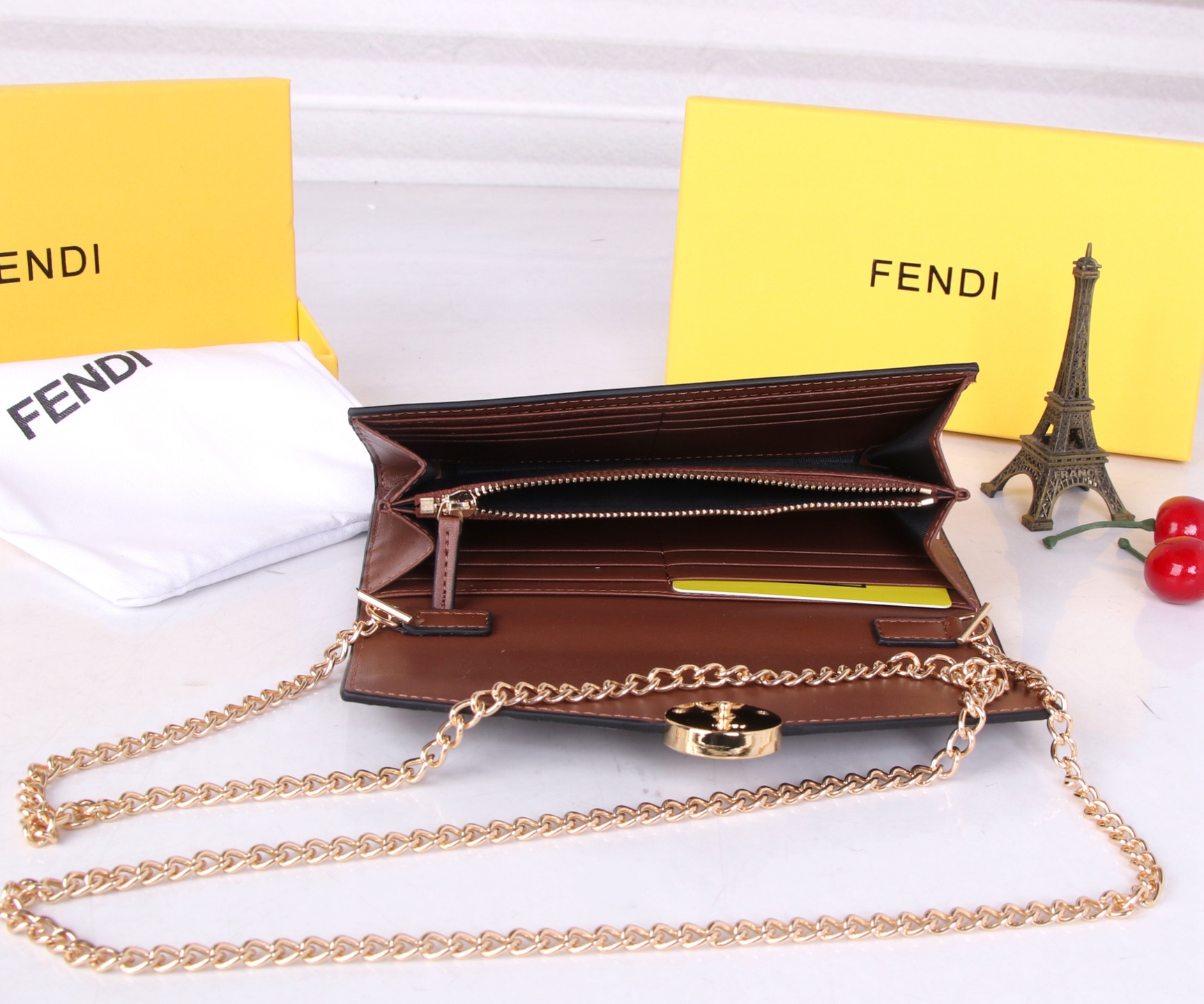 Fendi Black/Brown Leather Wallet with Synchronized Counters and Top-Grade Material - 图片 8