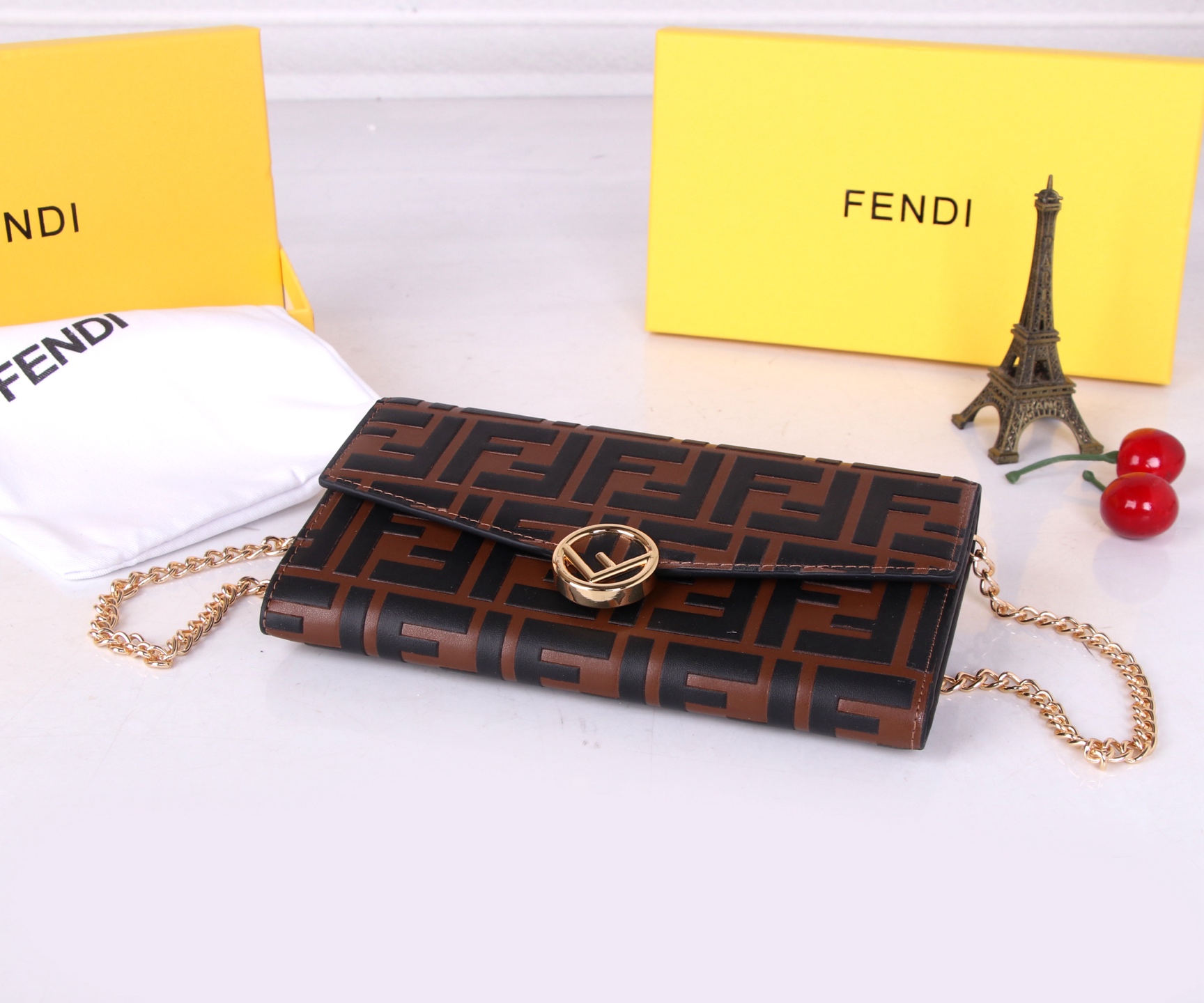 Fendi Black/Brown Leather Wallet with Synchronized Counters and Top-Grade Material - 图片 5