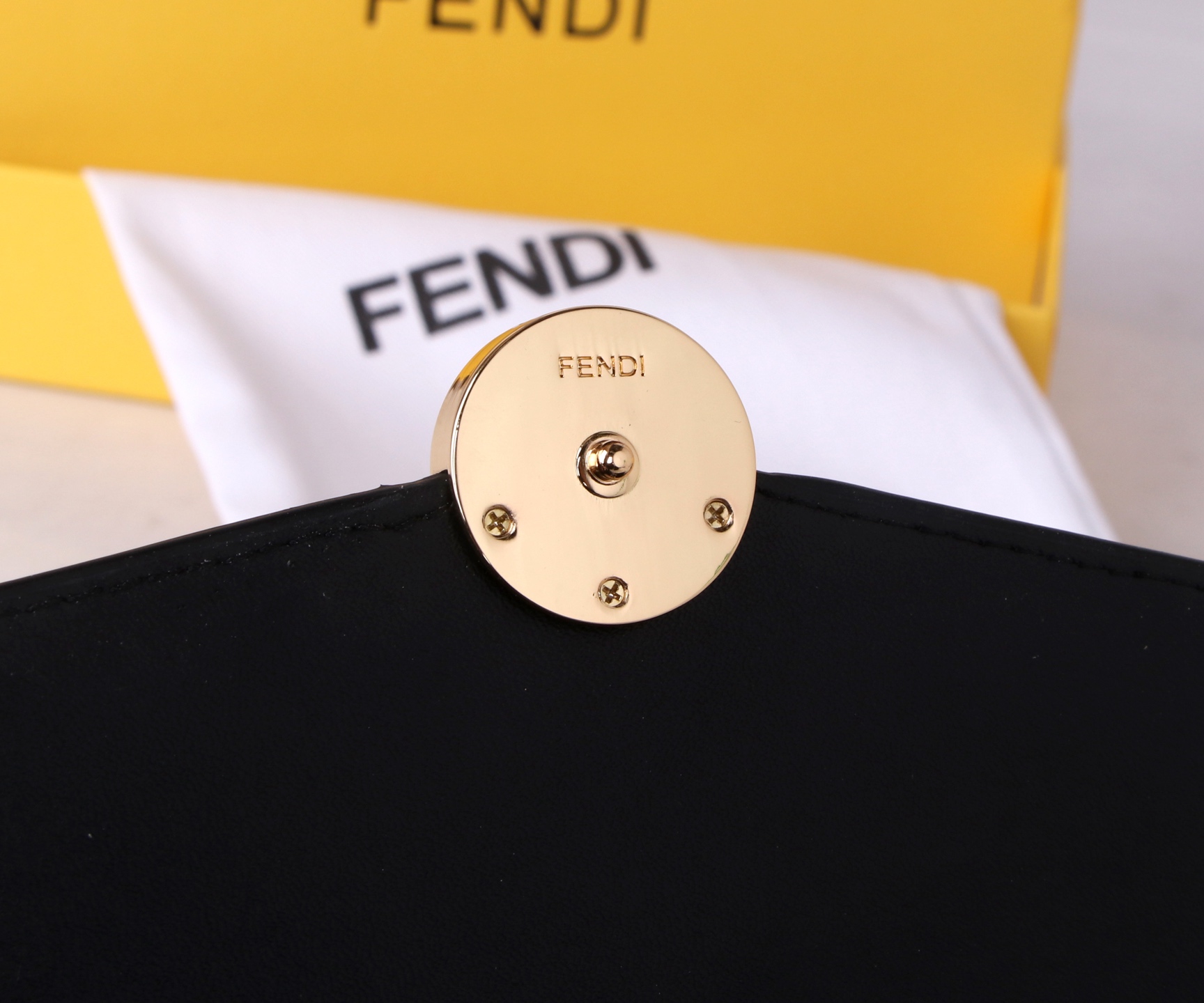 Fendi Black Leather Wallet with Synchronised Counter and Imported Cattle Skin - 图片 8