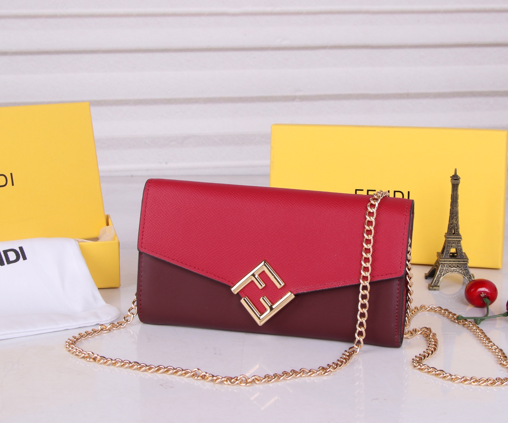 Fendi Leather Wallet with Gold Detailing and Multiple Colors – P198 - 图片 2