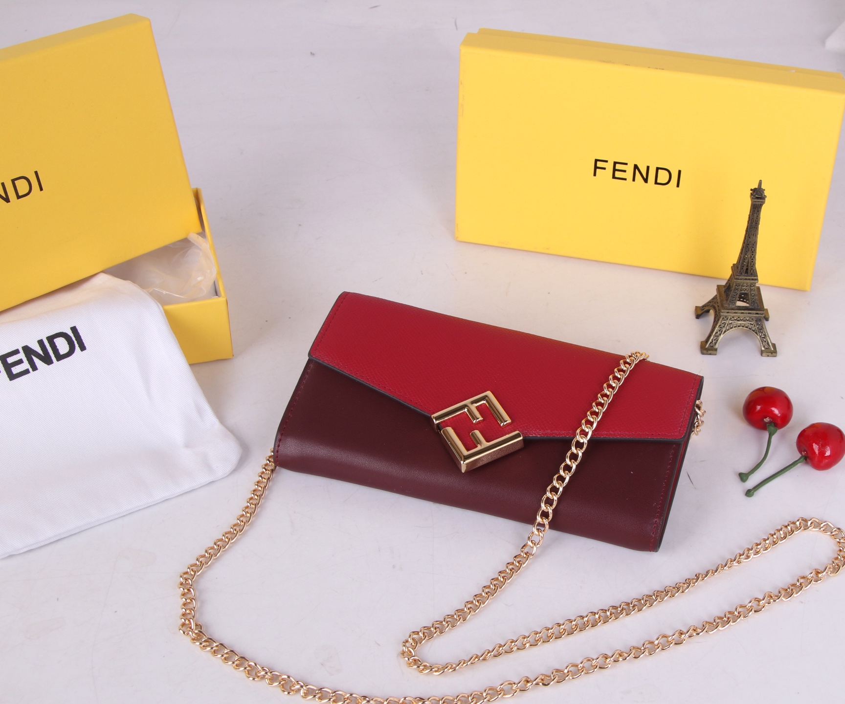 Fendi Leather Wallet with Gold Detailing and Multiple Colors – P198 - 图片 5