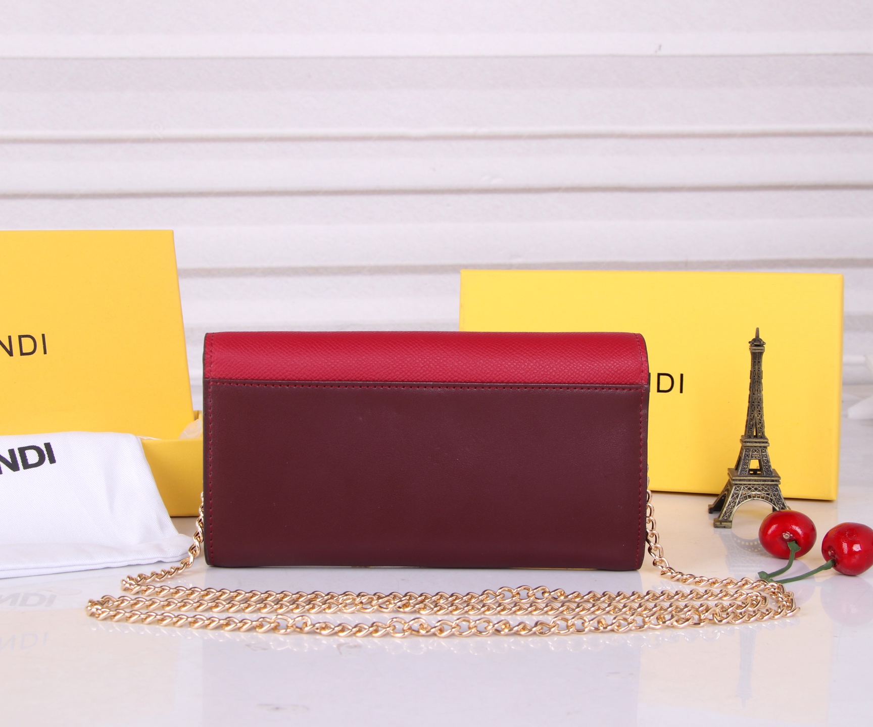 Fendi Leather Wallet with Gold Detailing and Multiple Colors – P198 - 图片 4