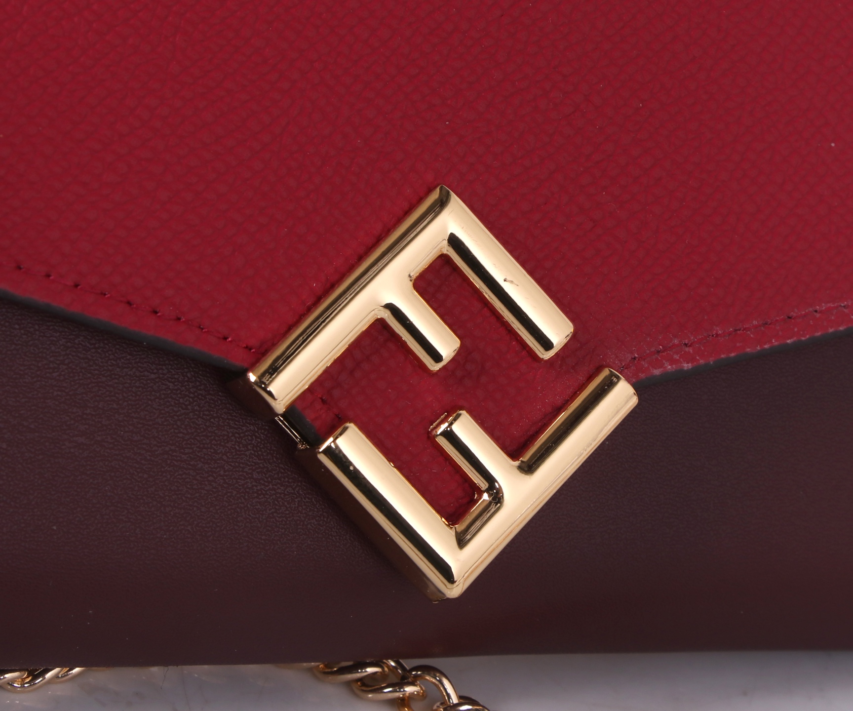 Fendi Leather Wallet with Gold Detailing and Multiple Colors – P198 - 图片 3