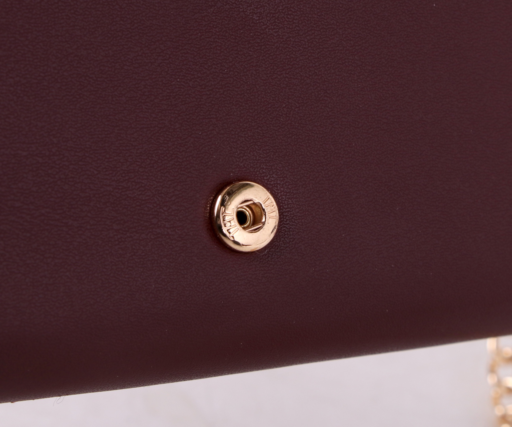 Fendi Leather Wallet with Gold Detailing and Multiple Colors – P198 - 图片 8