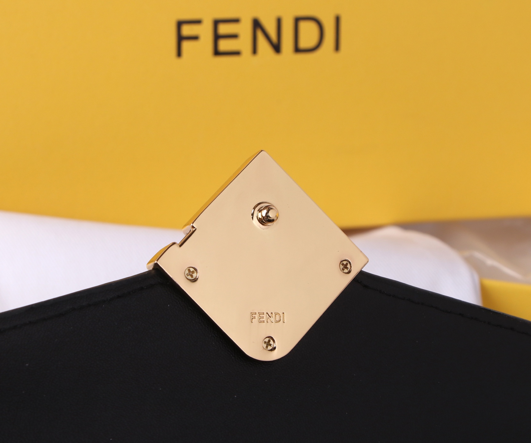 Fendi Leather Wallet: Black, Wine Red, Almond, Green, Gray, Black Brown - 图片 7