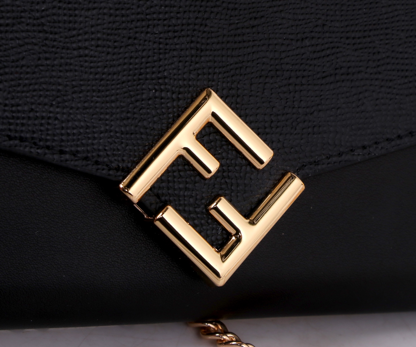 Fendi Leather Wallet: Black, Wine Red, Almond, Green, Gray, Black Brown - 图片 3